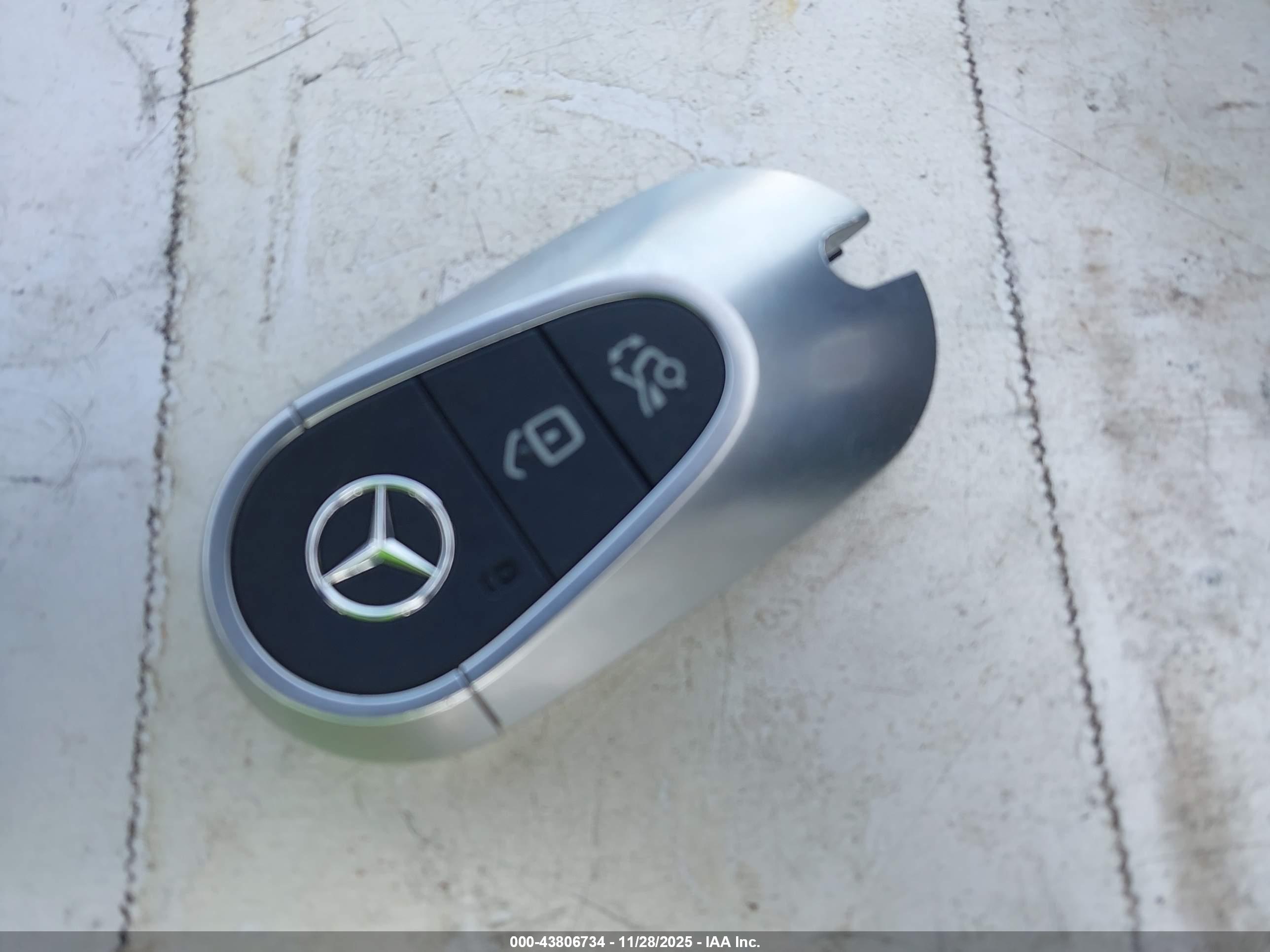 MERCEDES-BENZ EQE image 11