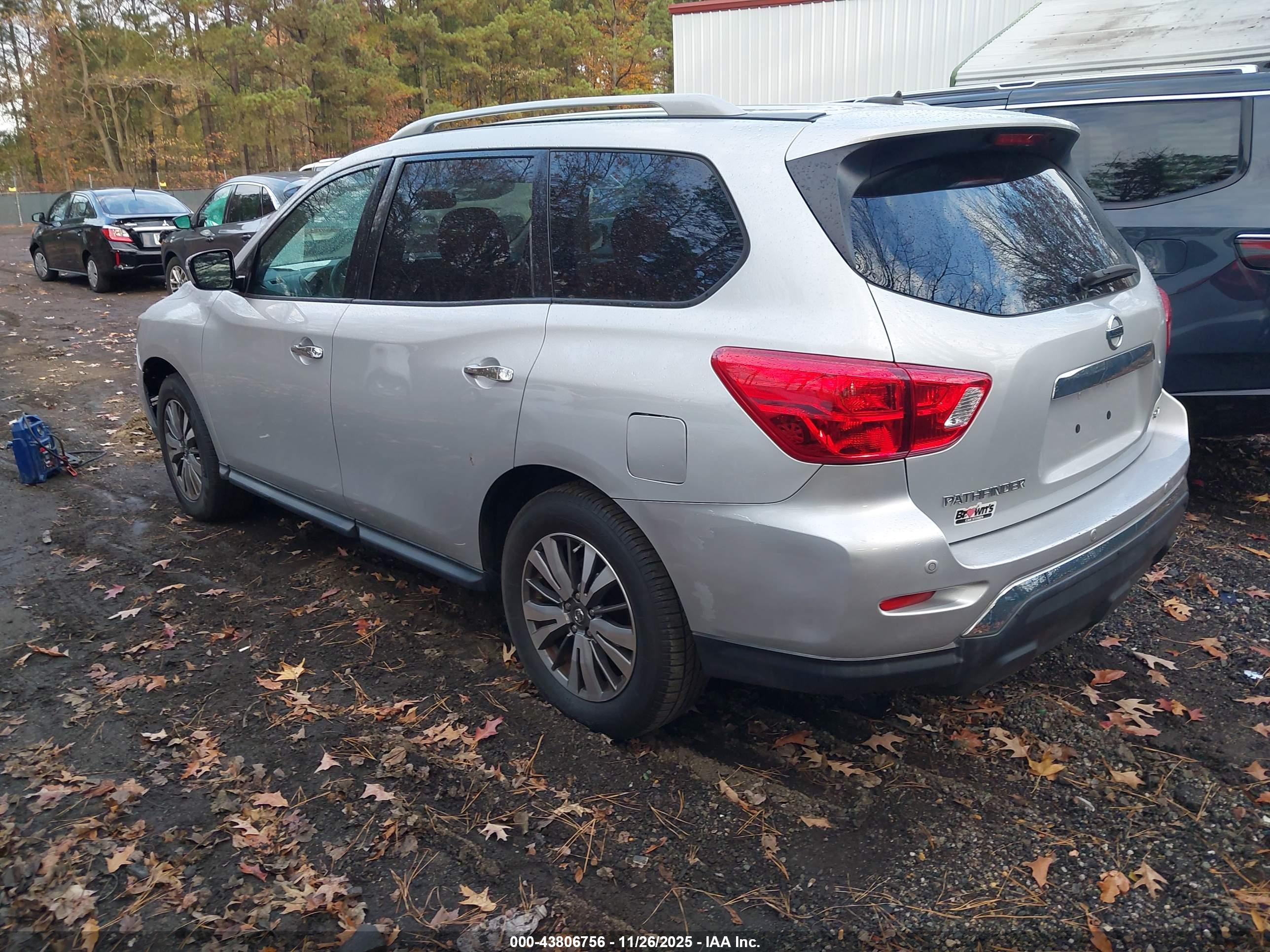 NISSAN PATHFINDER image 3