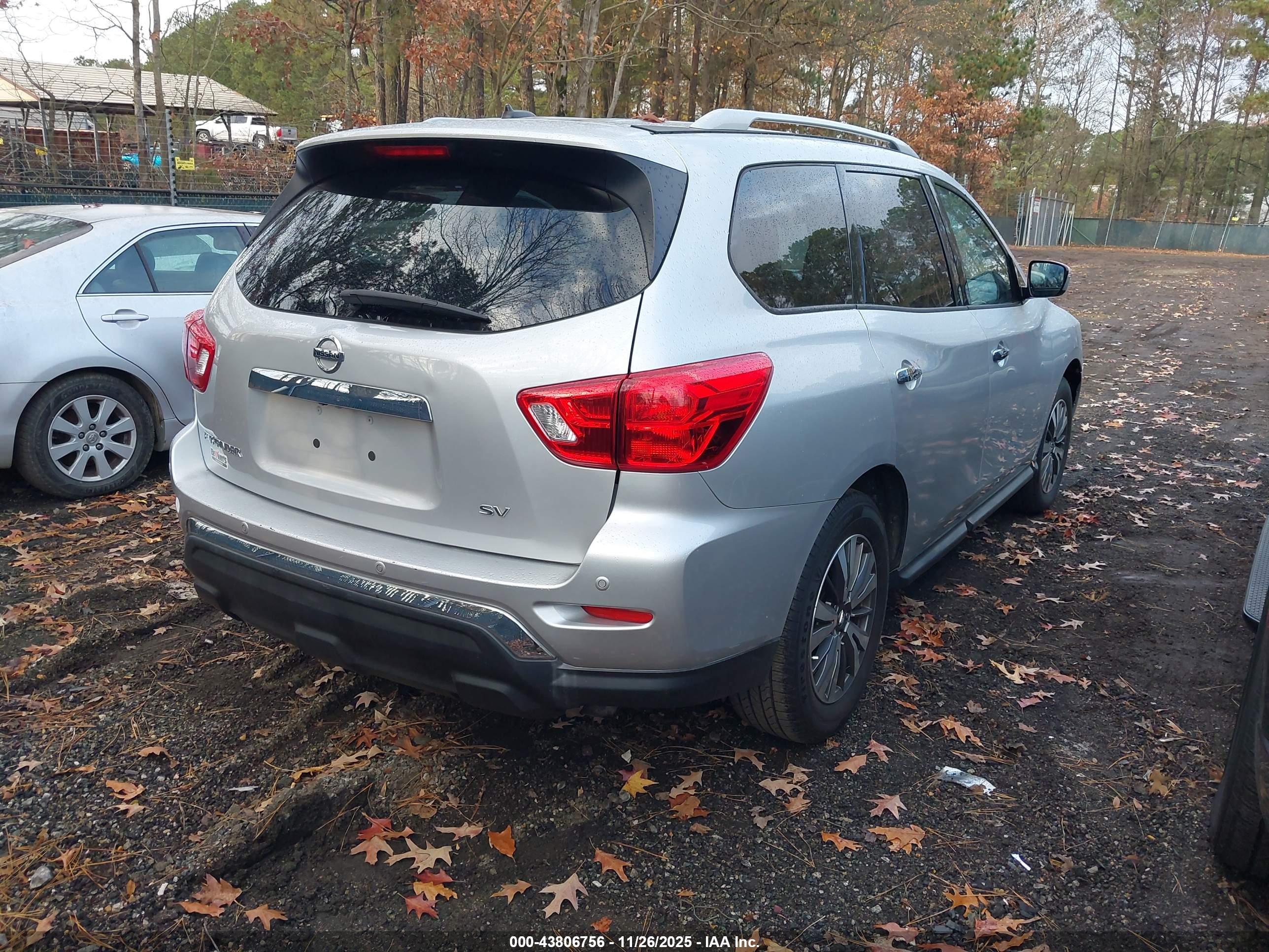 NISSAN PATHFINDER image 4