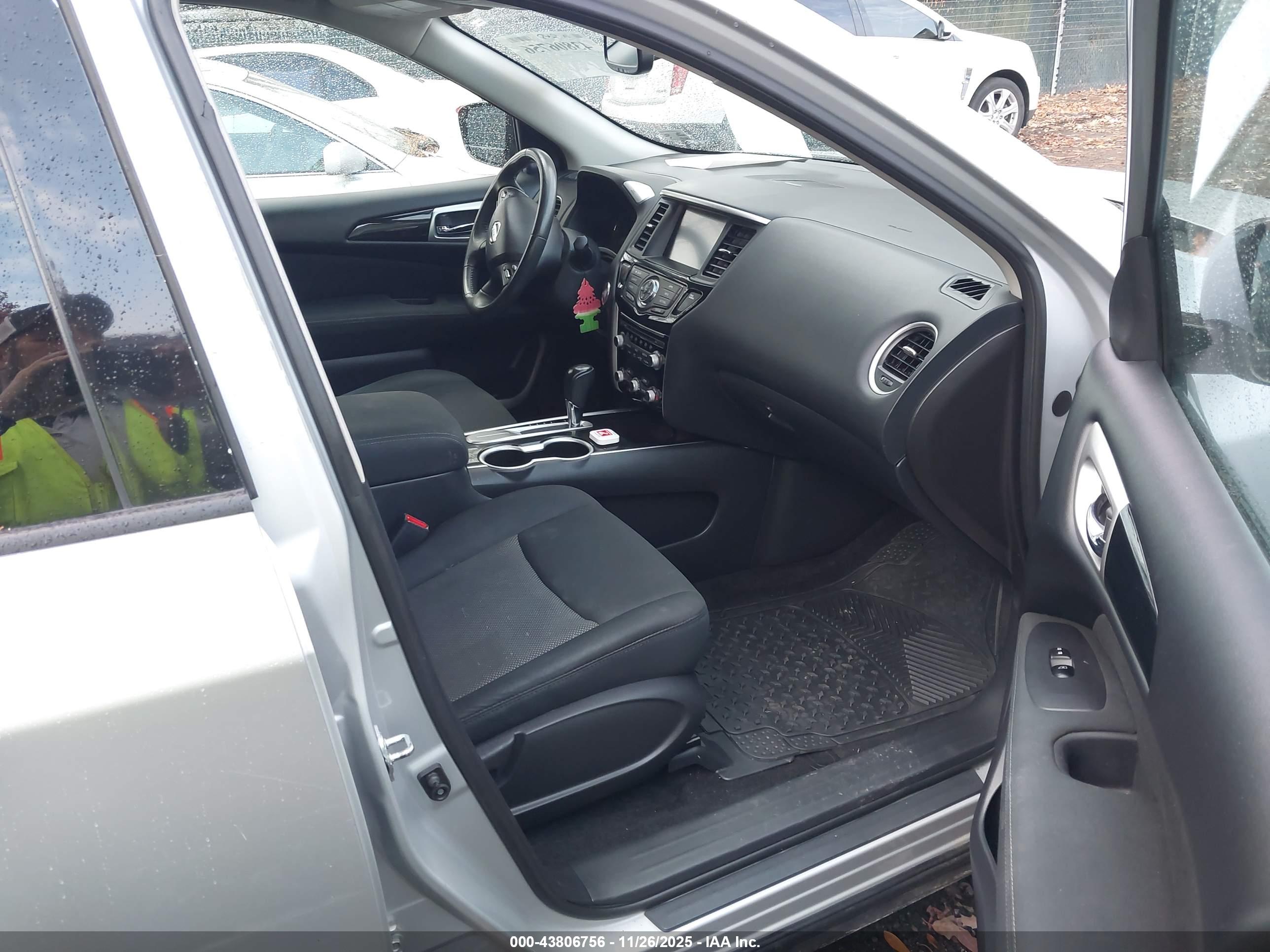NISSAN PATHFINDER image 5