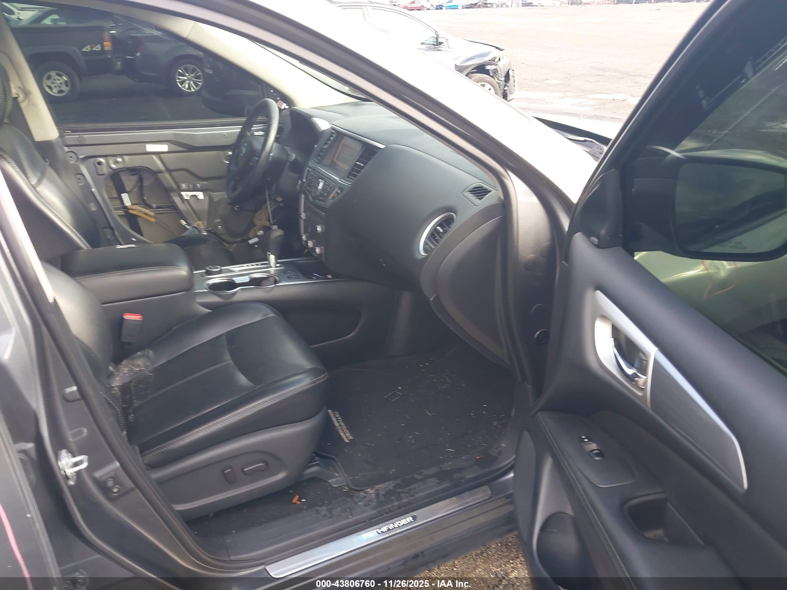 NISSAN PATHFINDER image 5