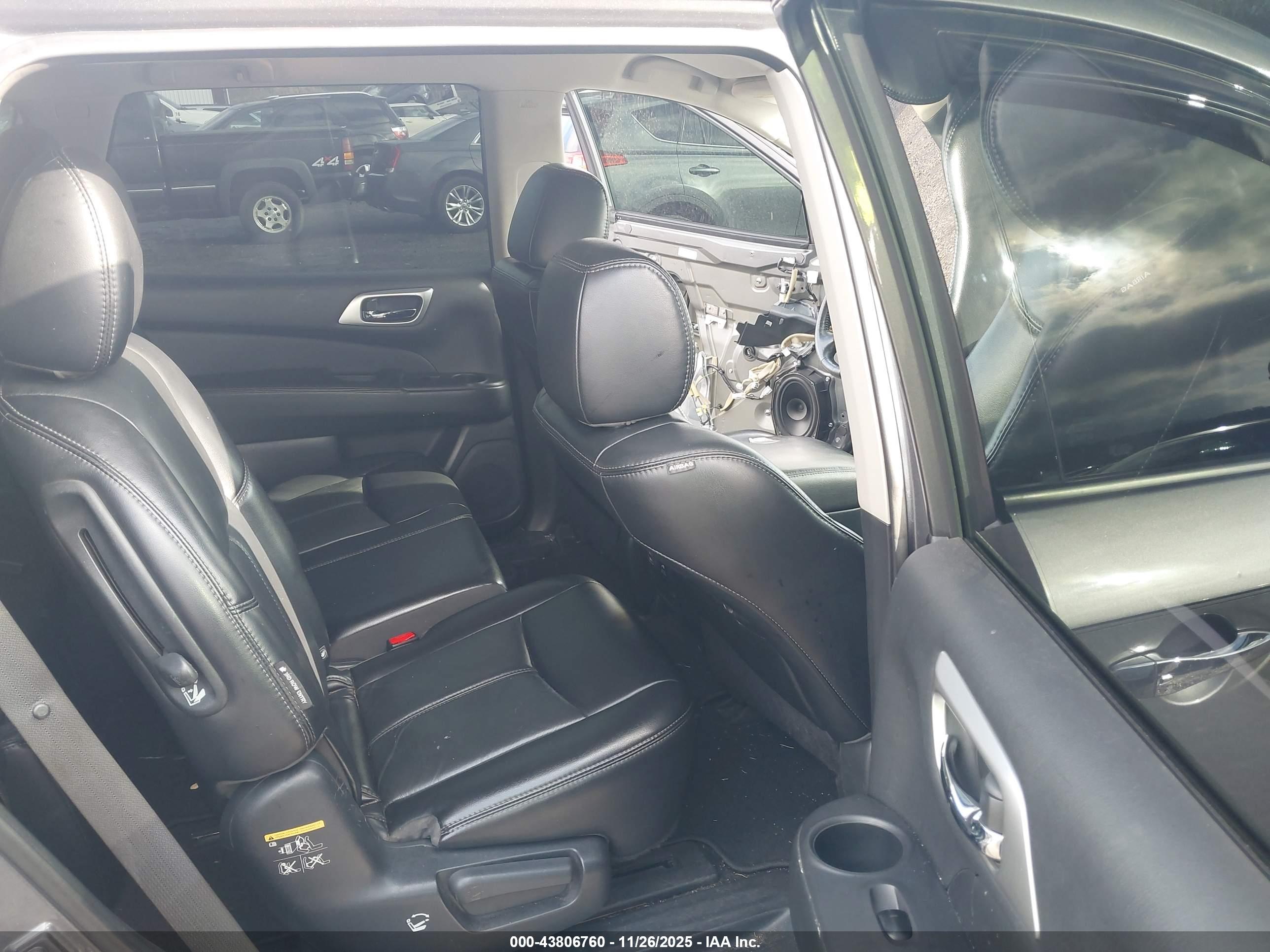 NISSAN PATHFINDER image 8