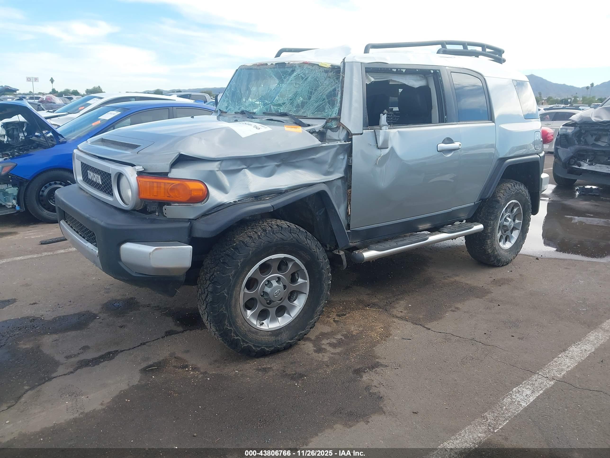 TOYOTA FJ image 2