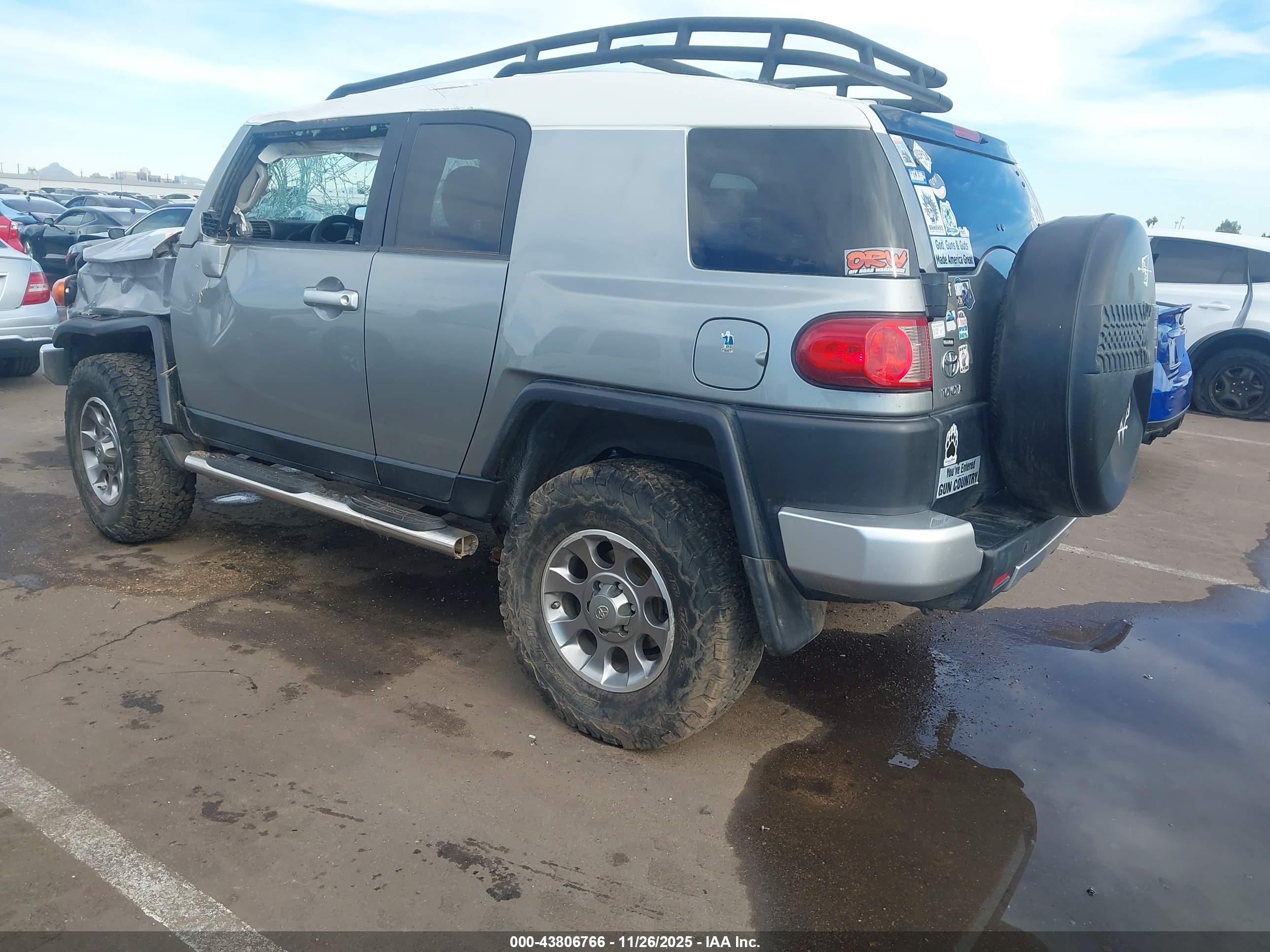 TOYOTA FJ image 3
