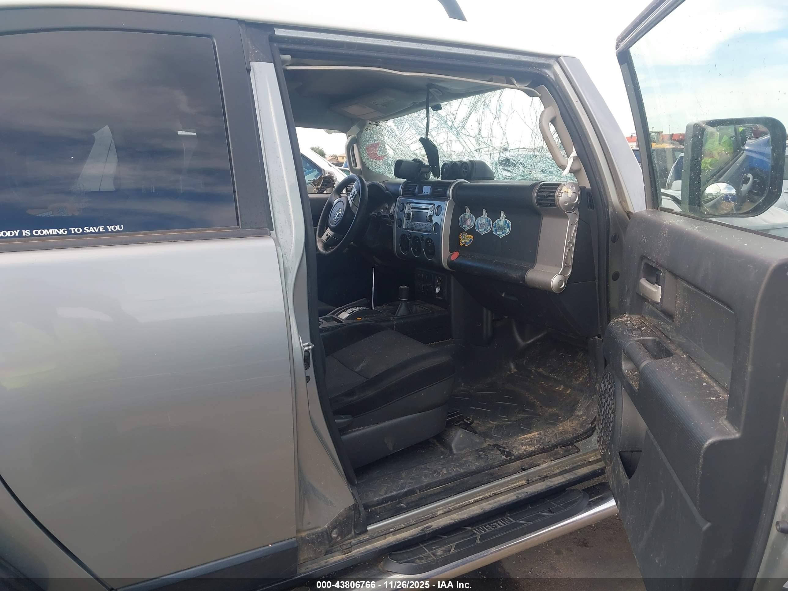 TOYOTA FJ image 5