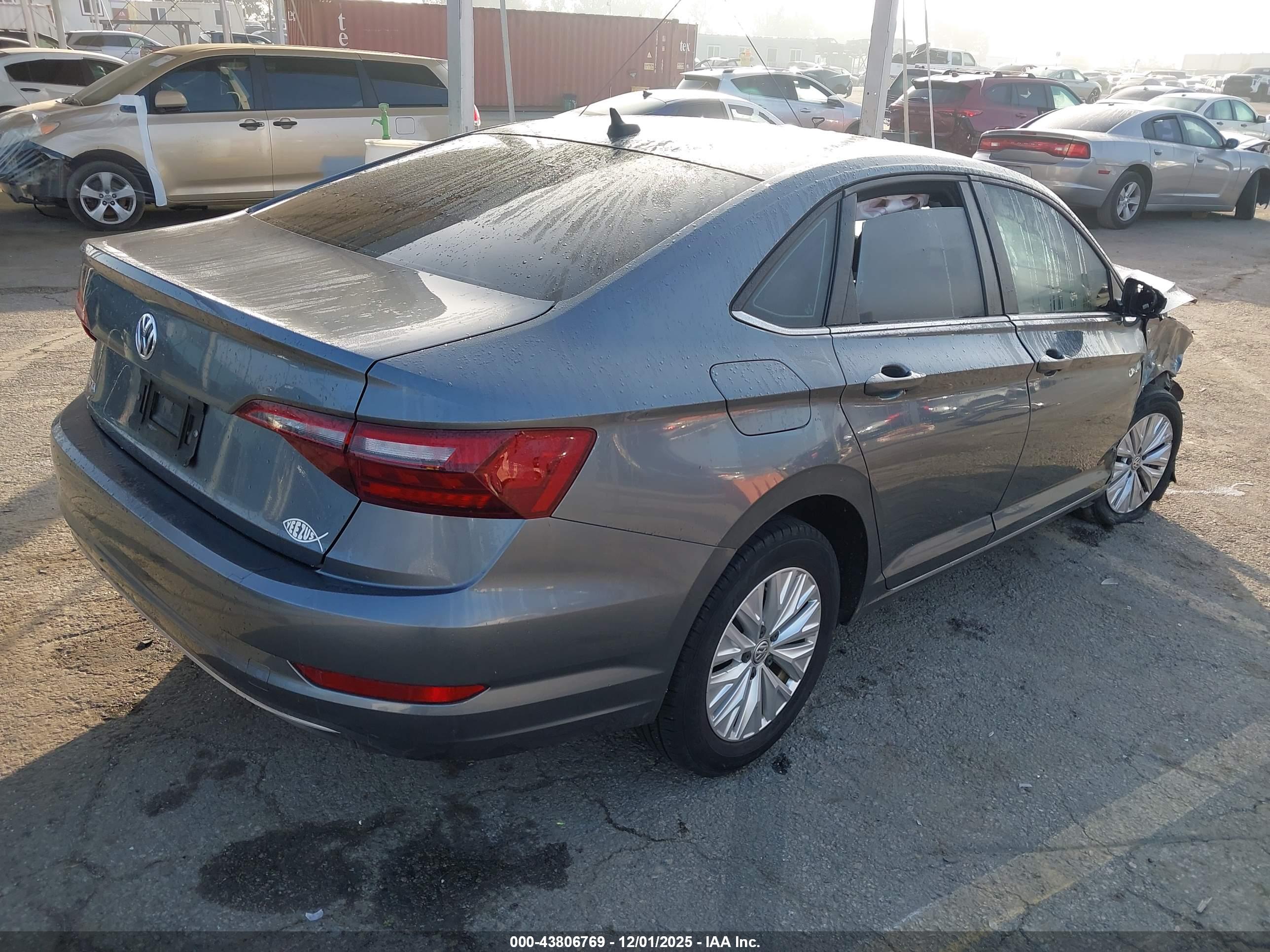 VOLKSWAGEN JETTA image 4