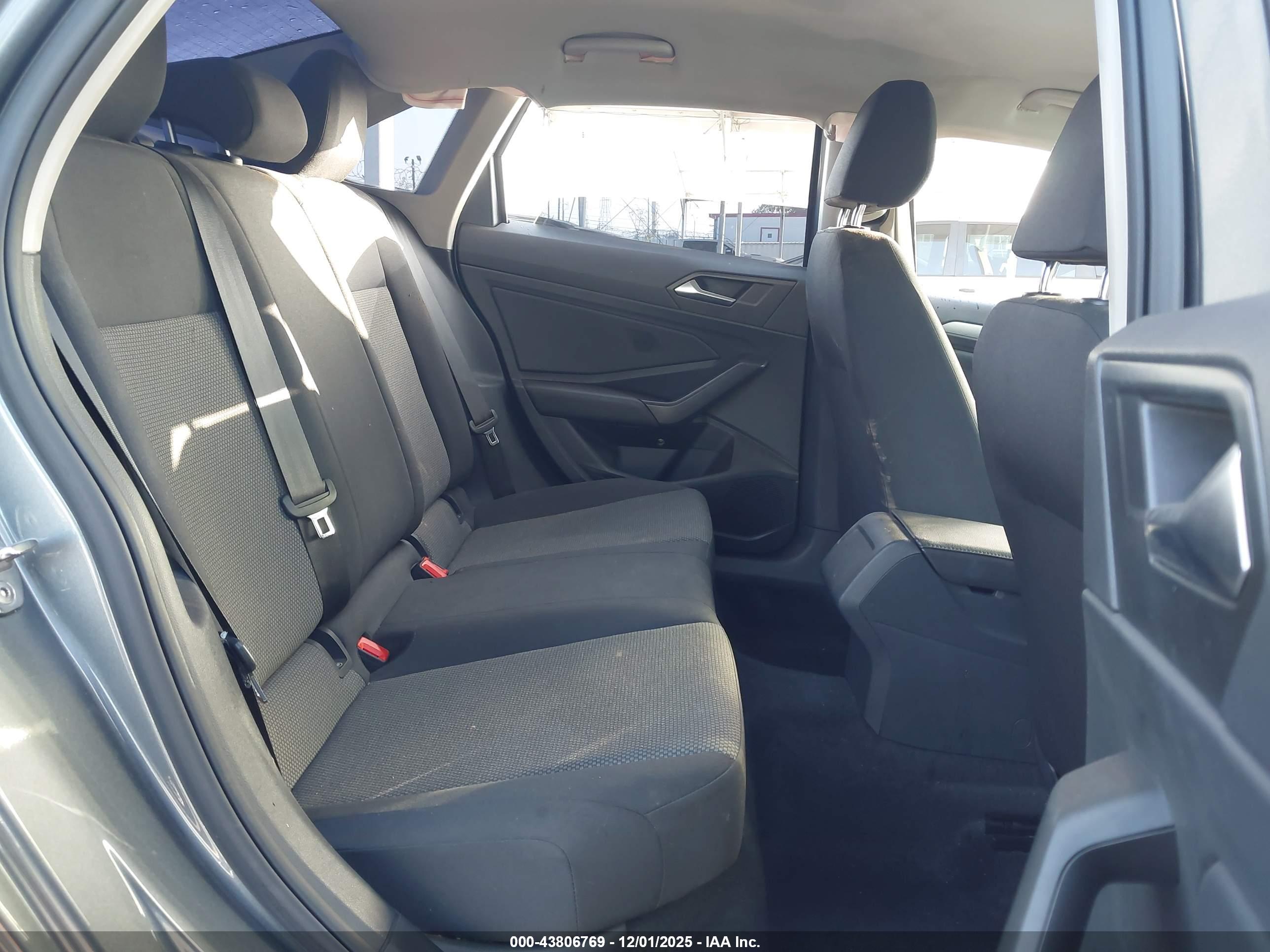 VOLKSWAGEN JETTA image 8