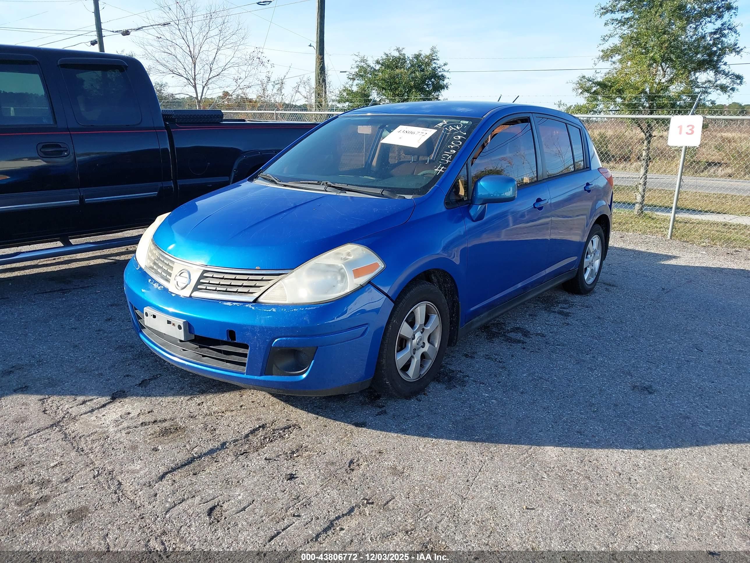 NISSAN VERSA image 2