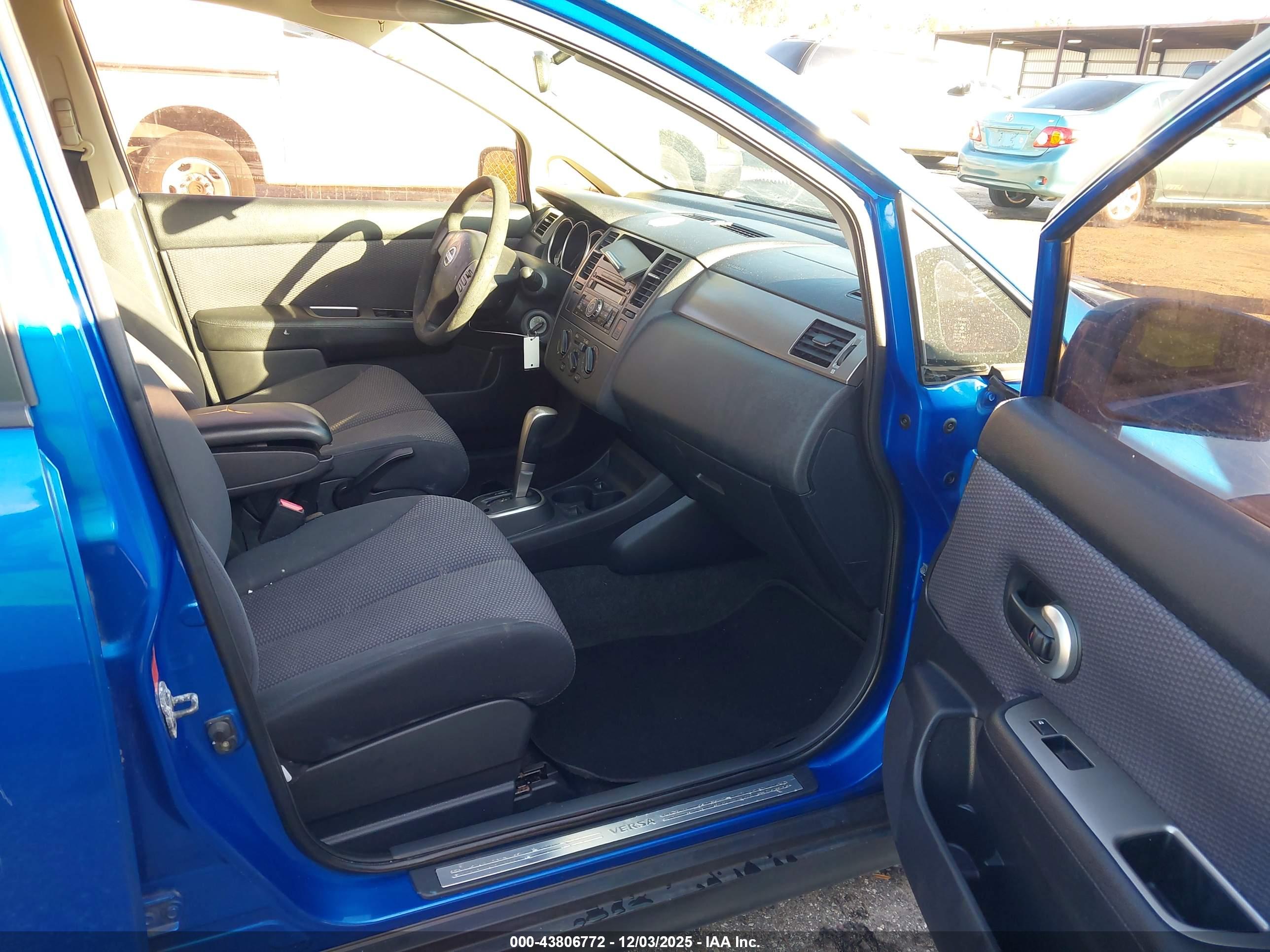 NISSAN VERSA image 5