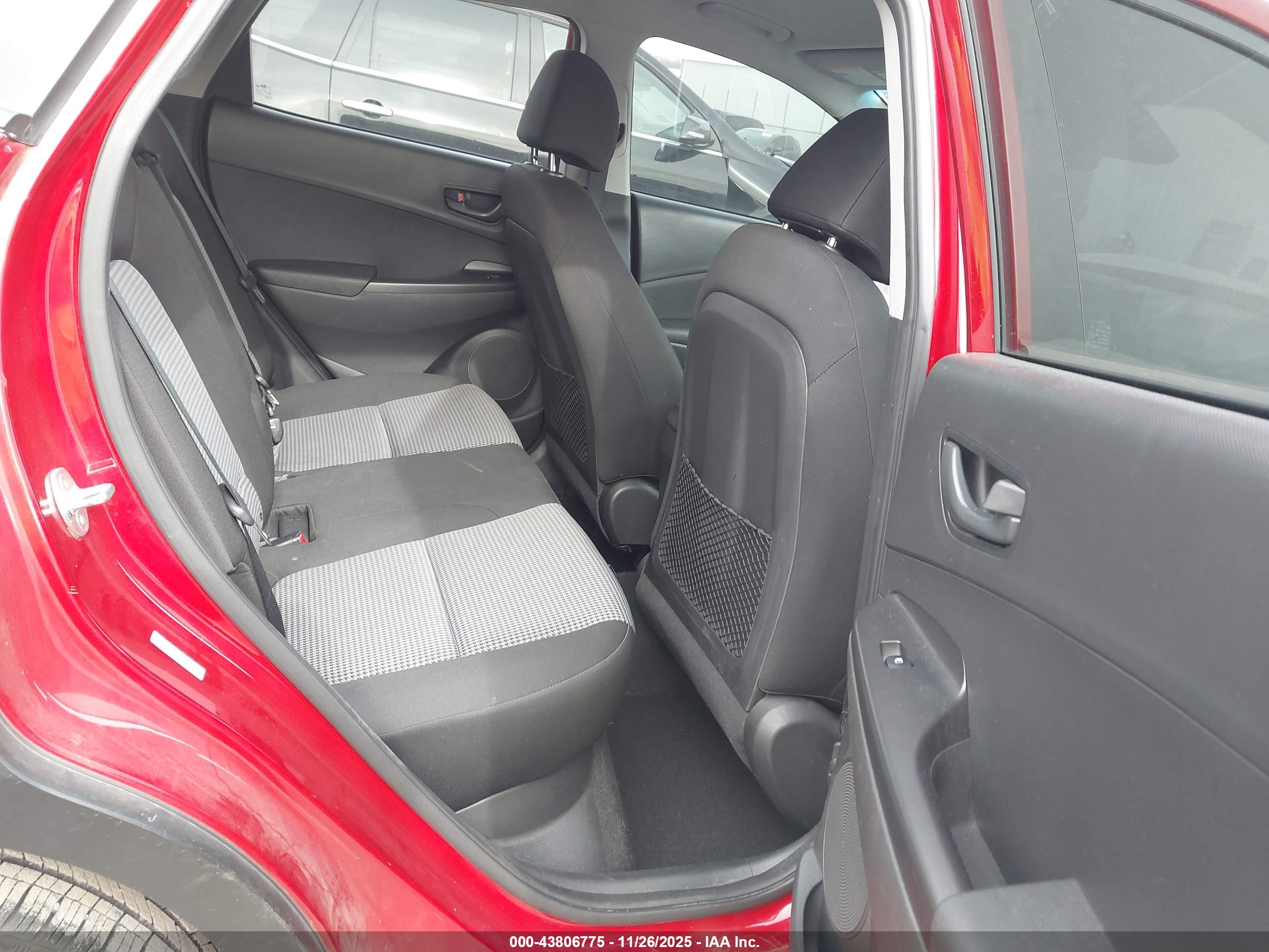 HYUNDAI KONA image 8