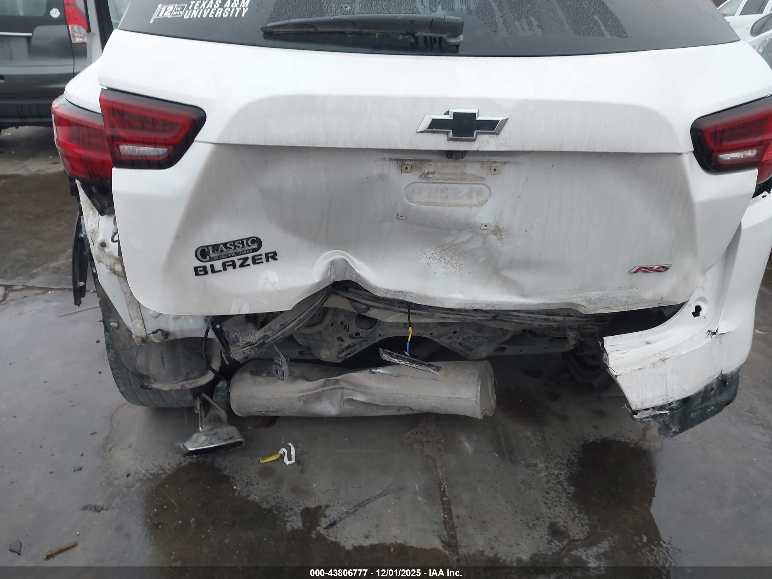 CHEVROLET BLAZER image 6