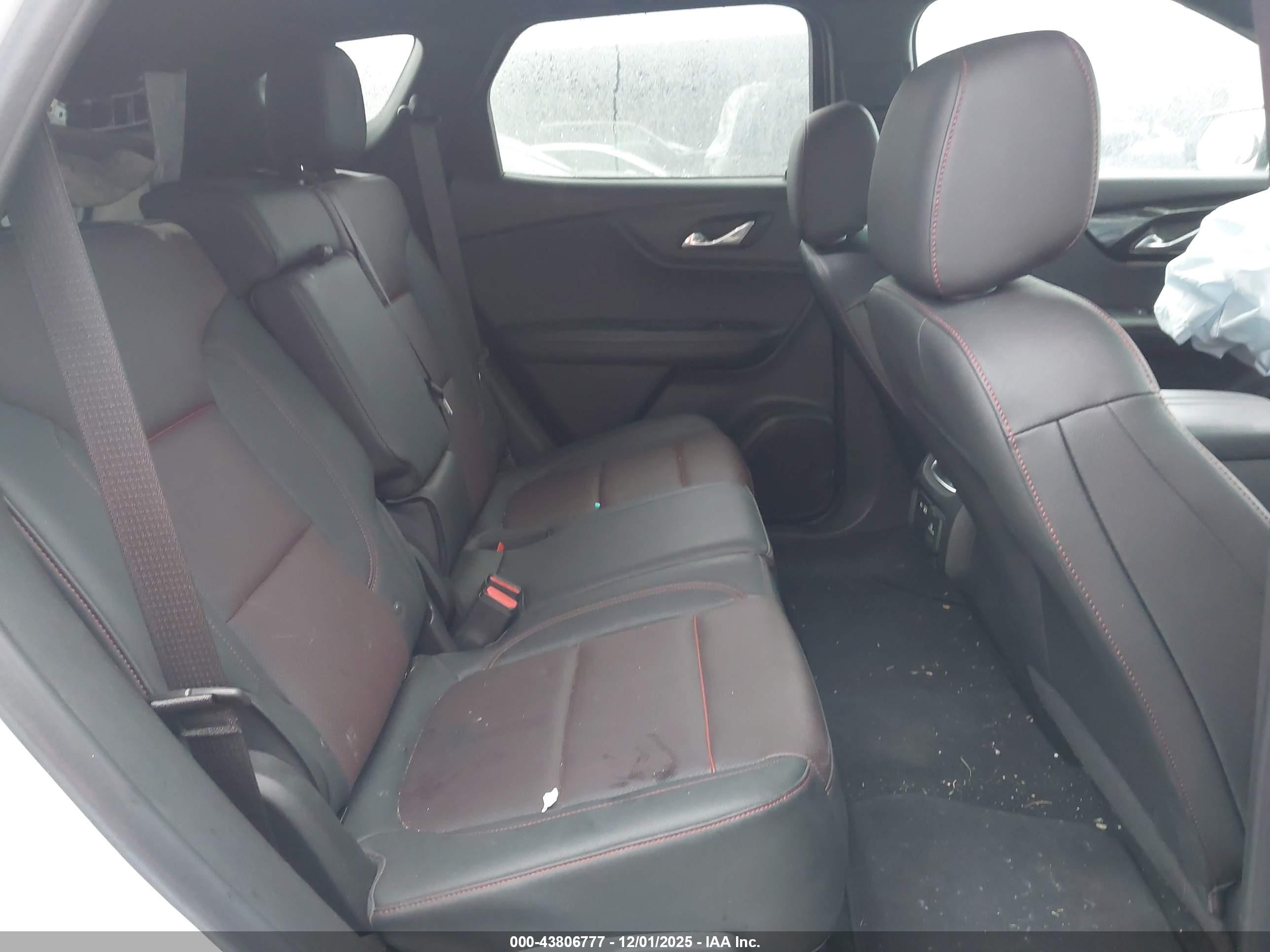 CHEVROLET BLAZER image 8
