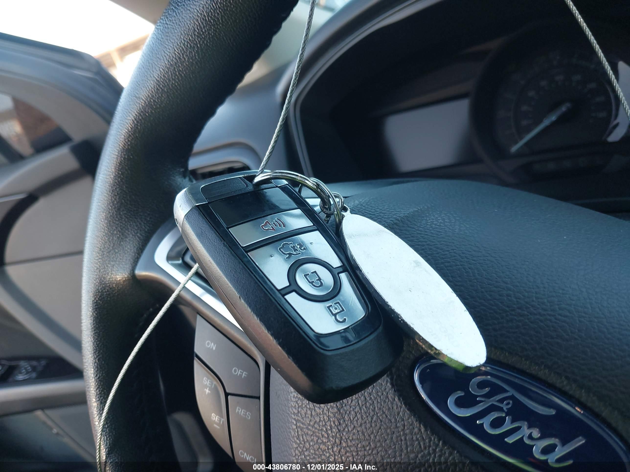FORD FUSION image 11