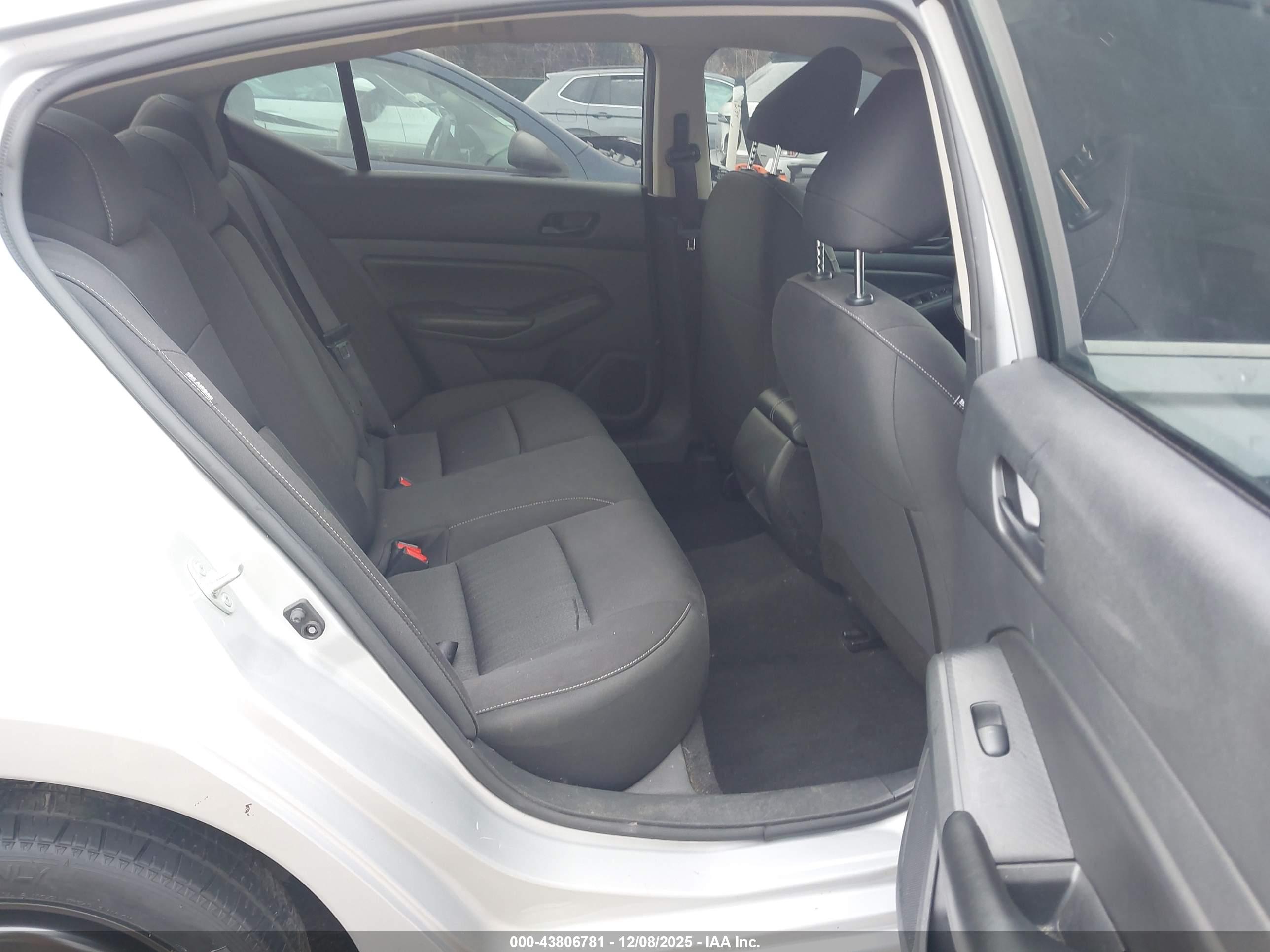 NISSAN ALTIMA image 8