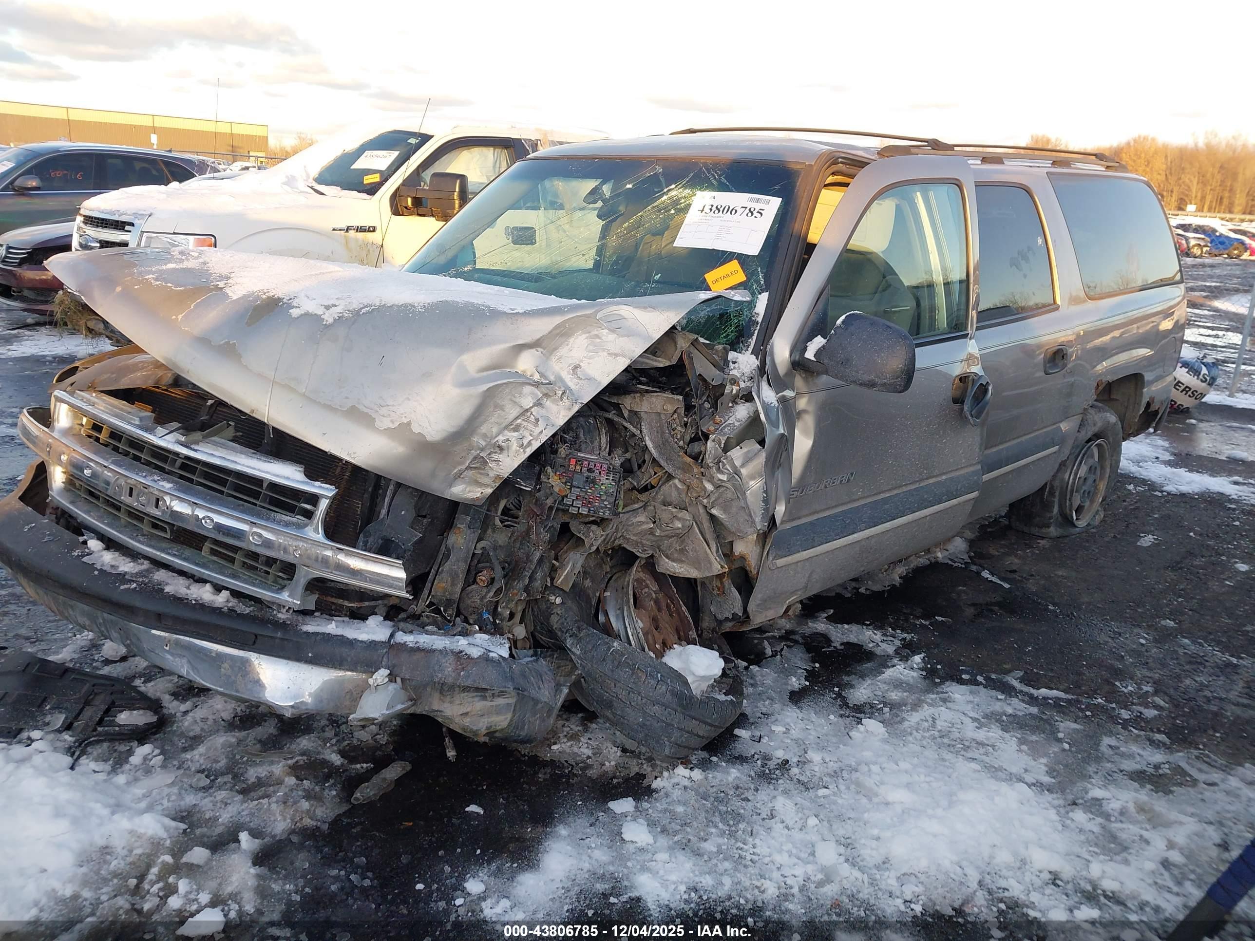 CHEVROLET SUBURBAN image 2