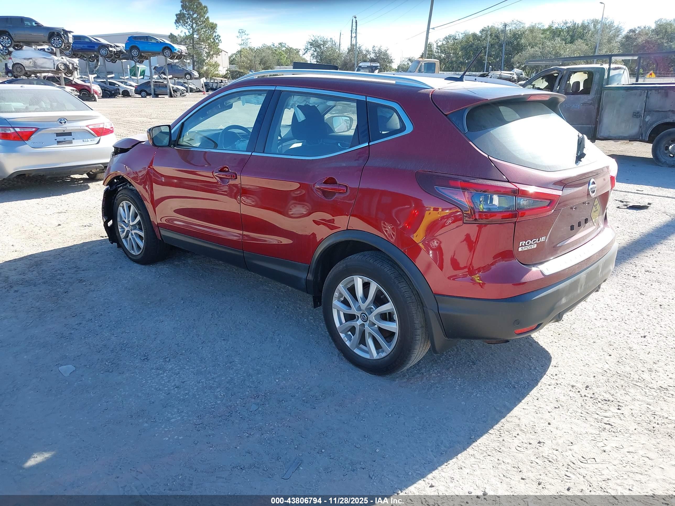 NISSAN ROGUE image 3