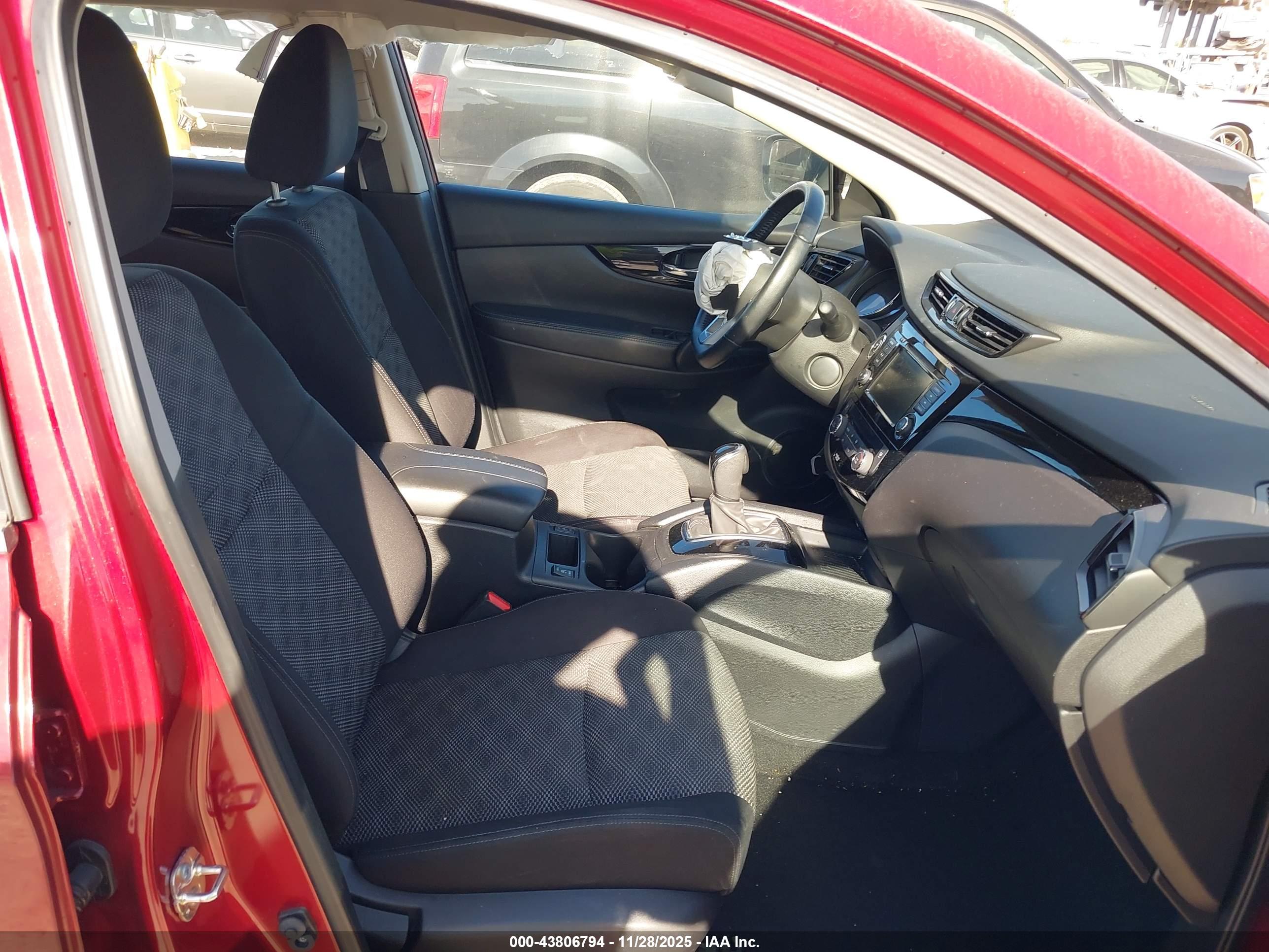 NISSAN ROGUE image 5