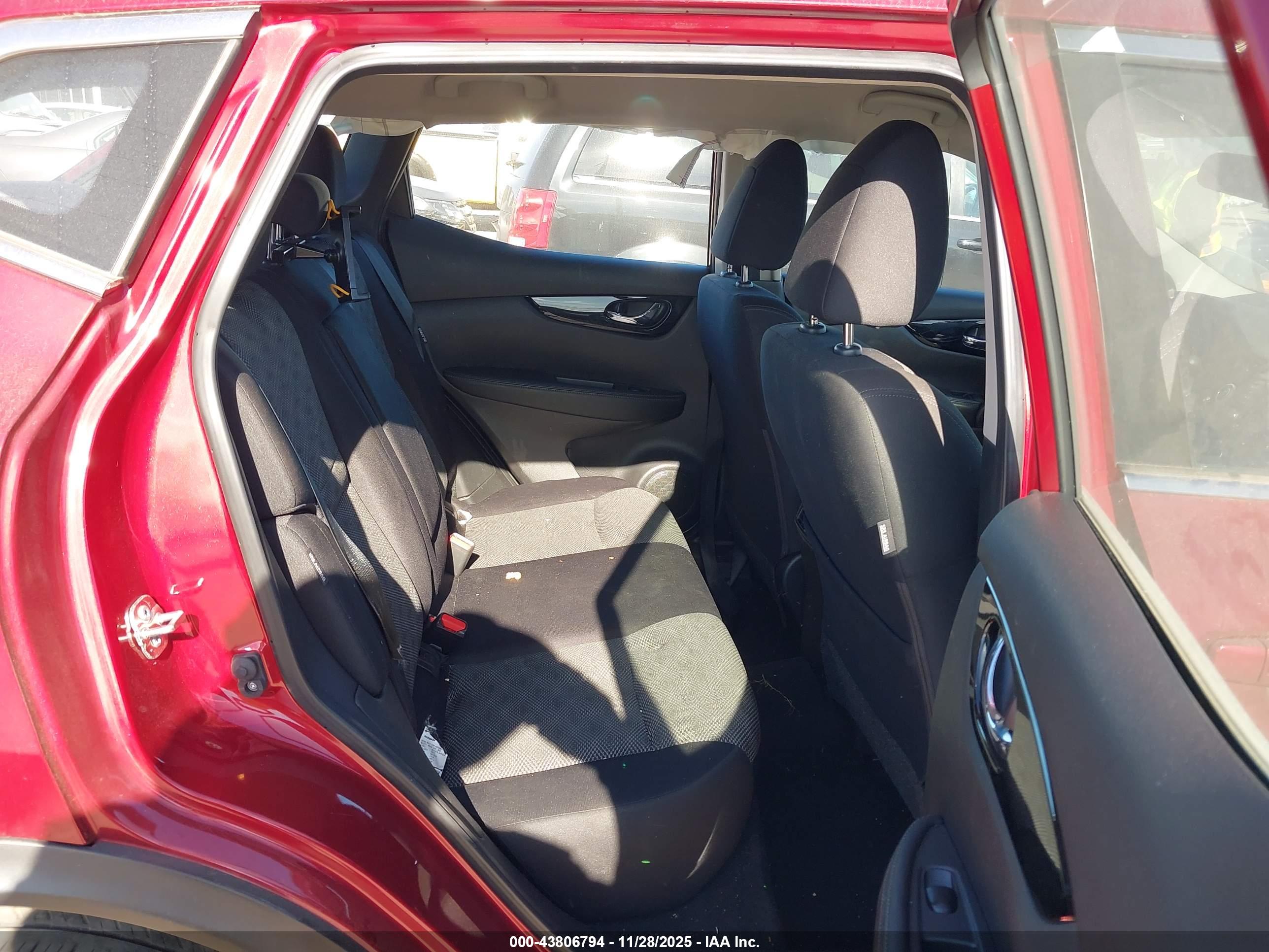NISSAN ROGUE image 8