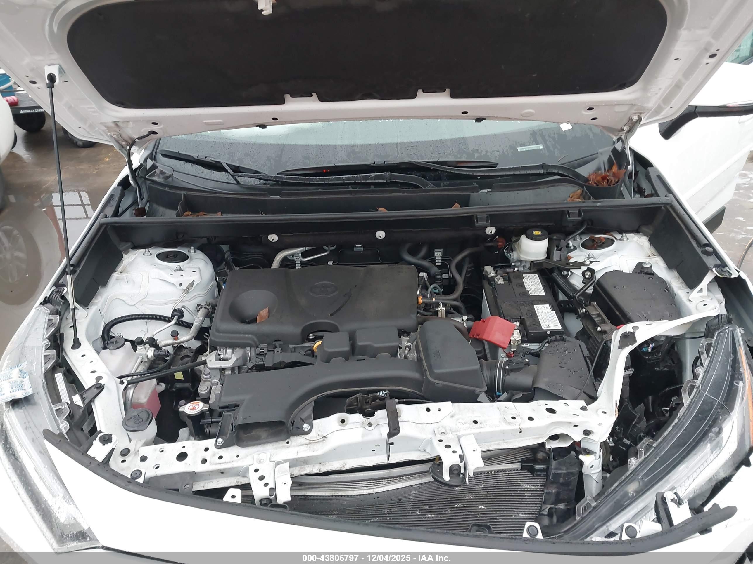 TOYOTA RAV4 image 10