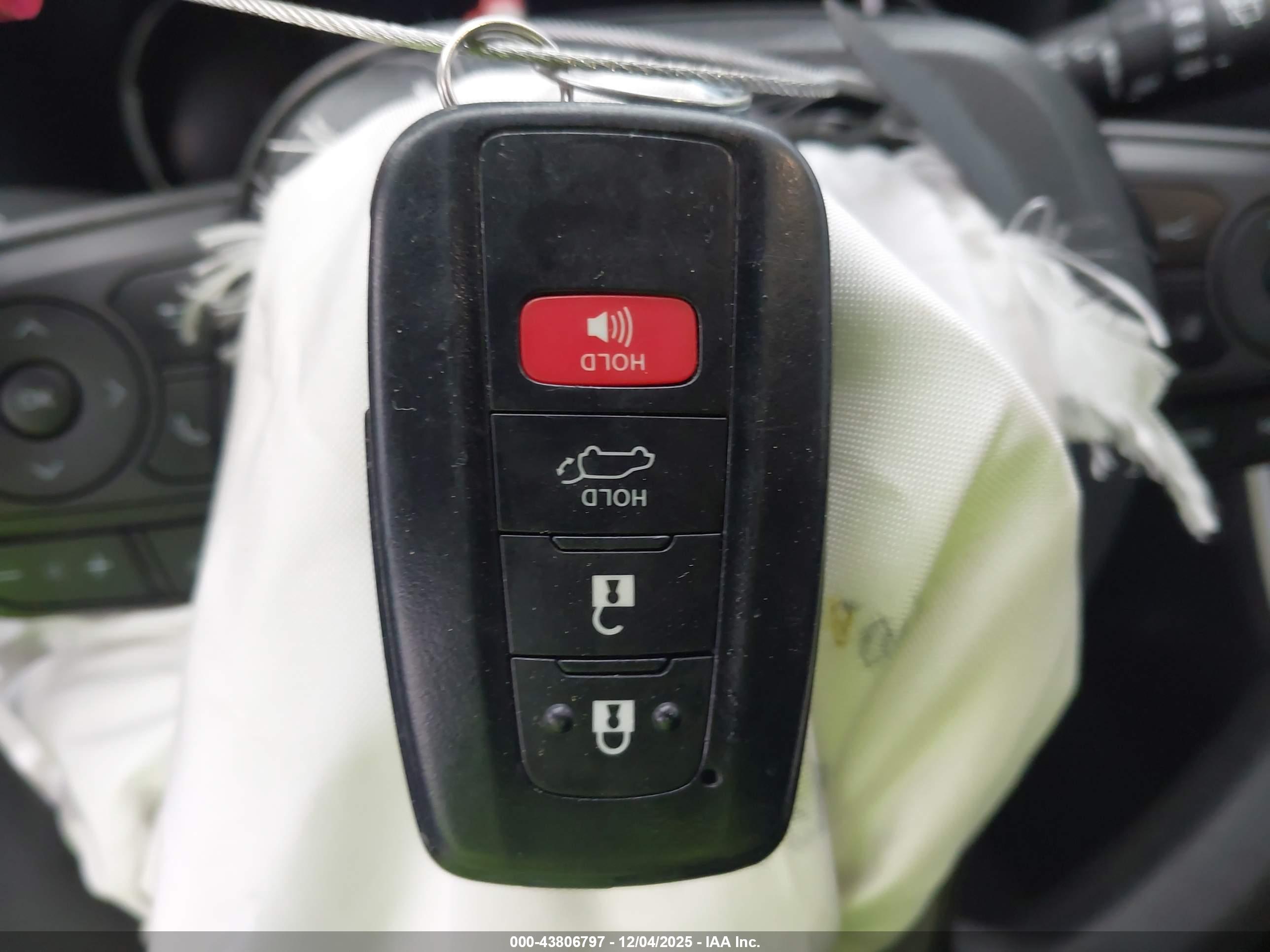 TOYOTA RAV4 image 11