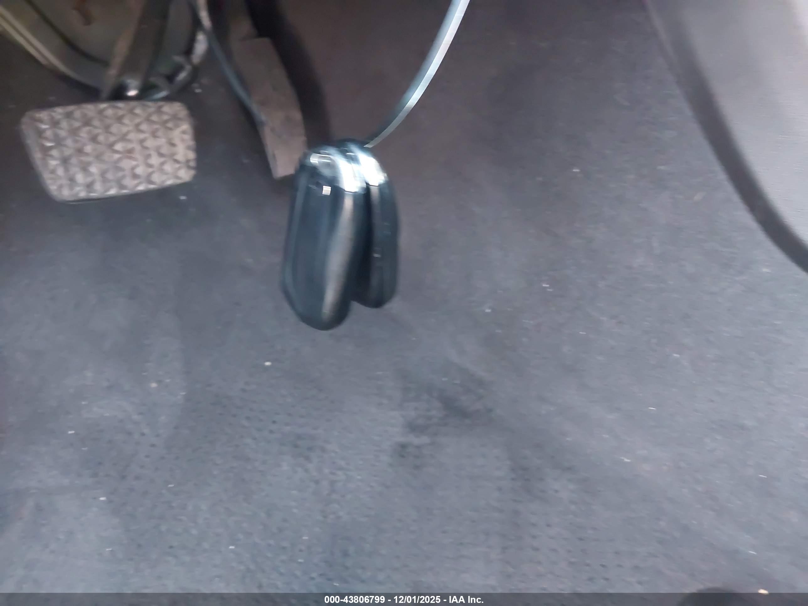 BUICK LACROSSE image 11