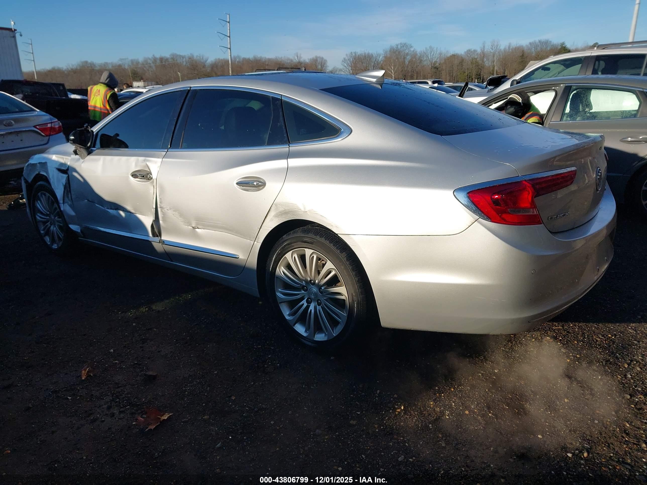 BUICK LACROSSE image 3