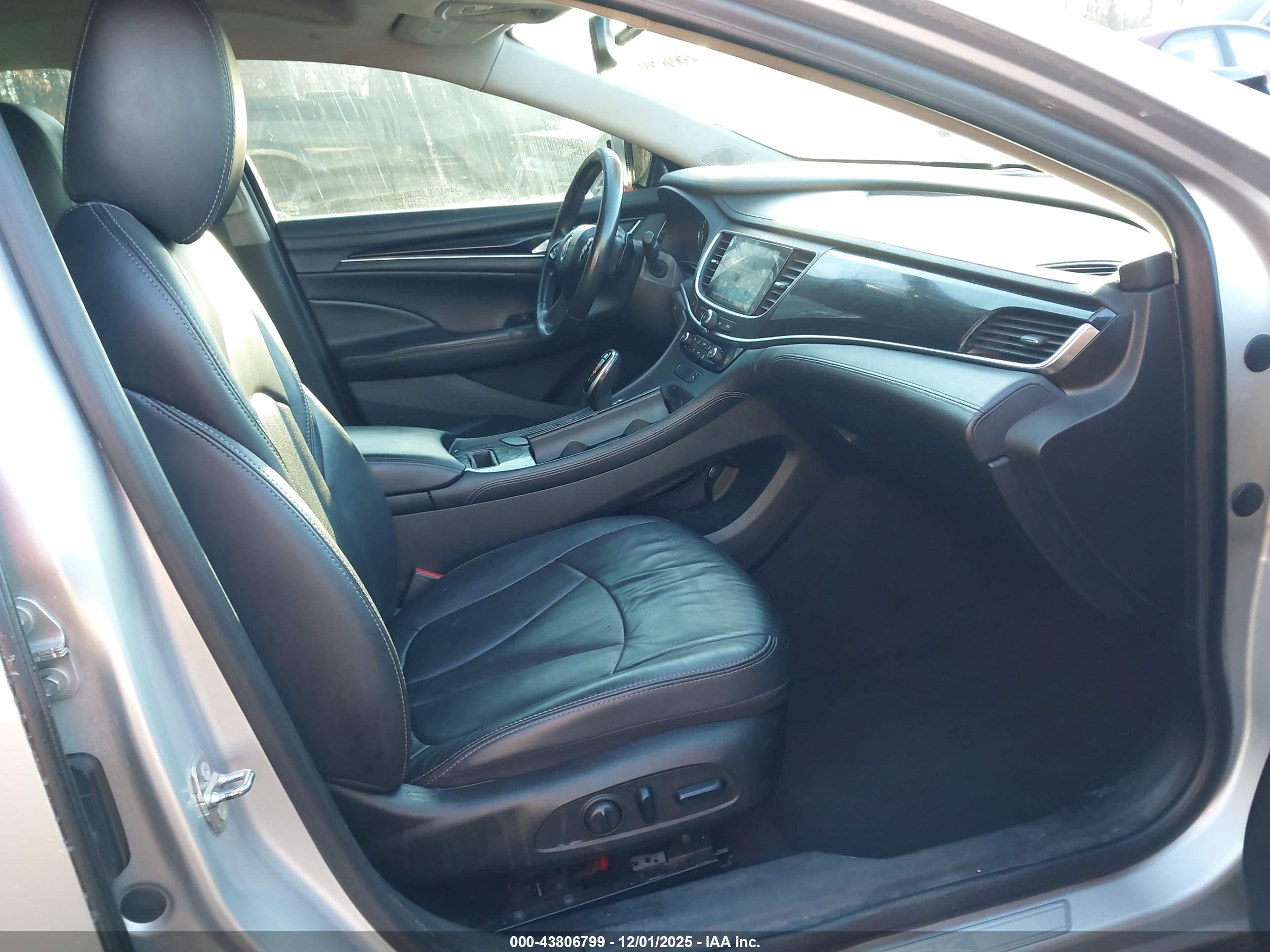 BUICK LACROSSE image 5