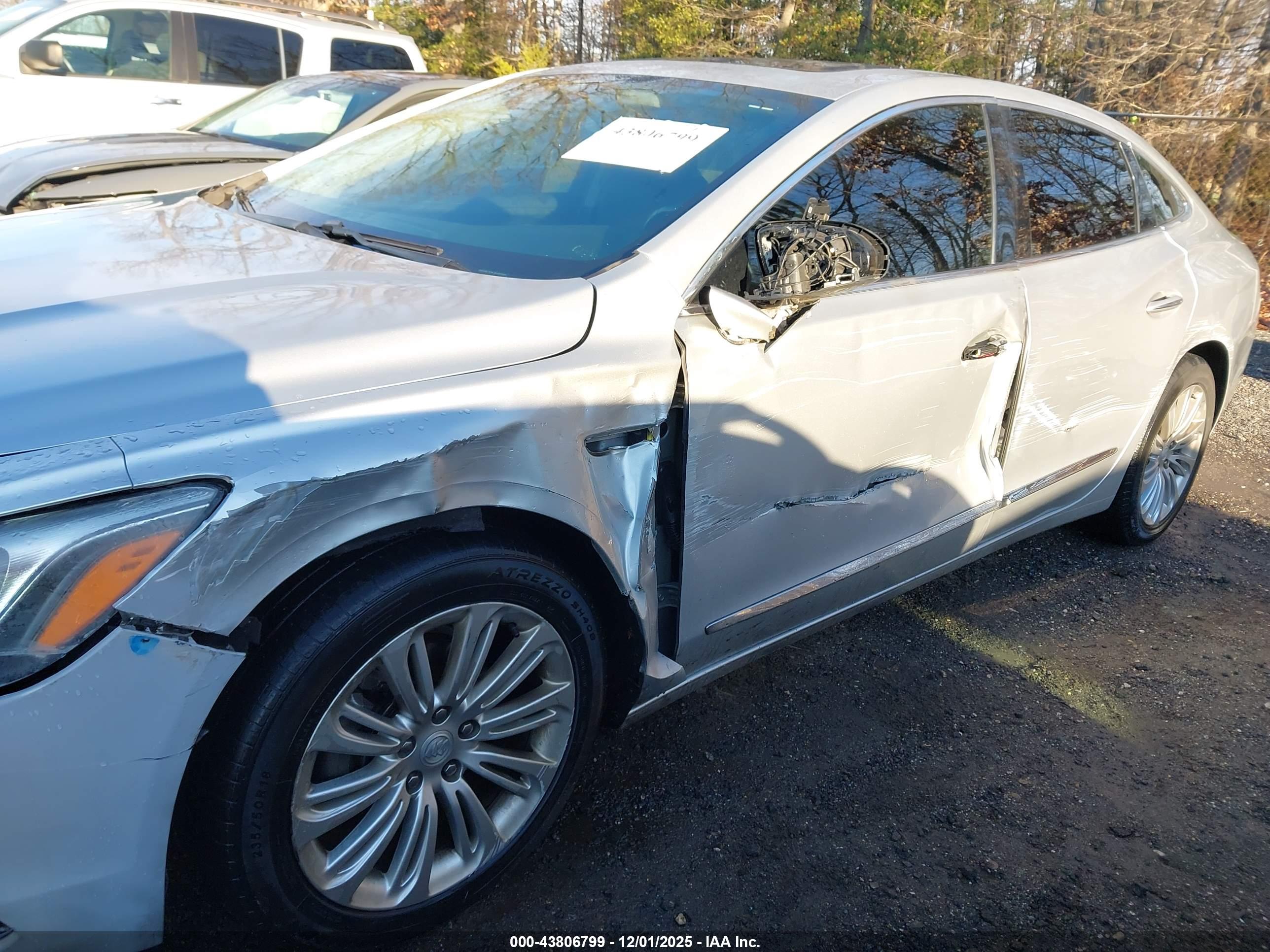 BUICK LACROSSE image 6