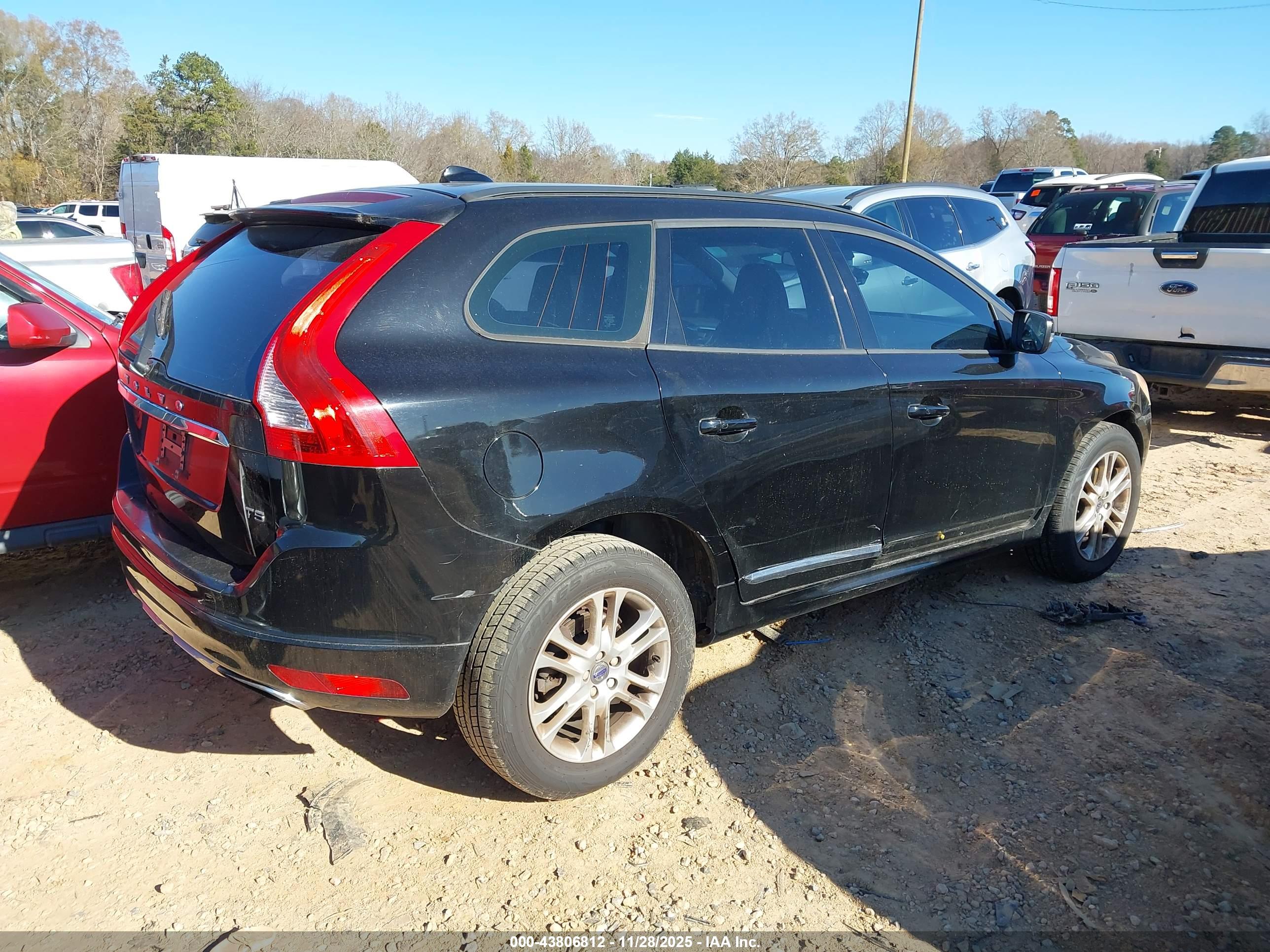 VOLVO XC60 image 4