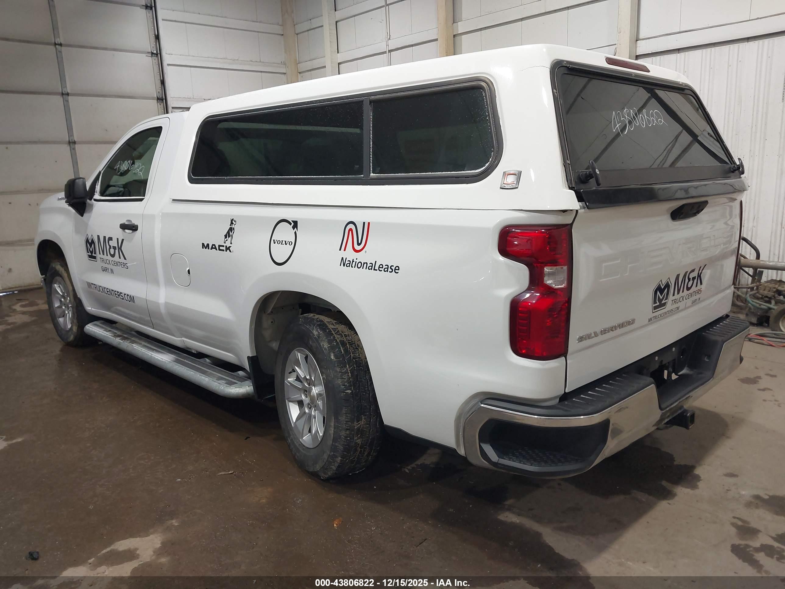 CHEVROLET SILVERADO image 3