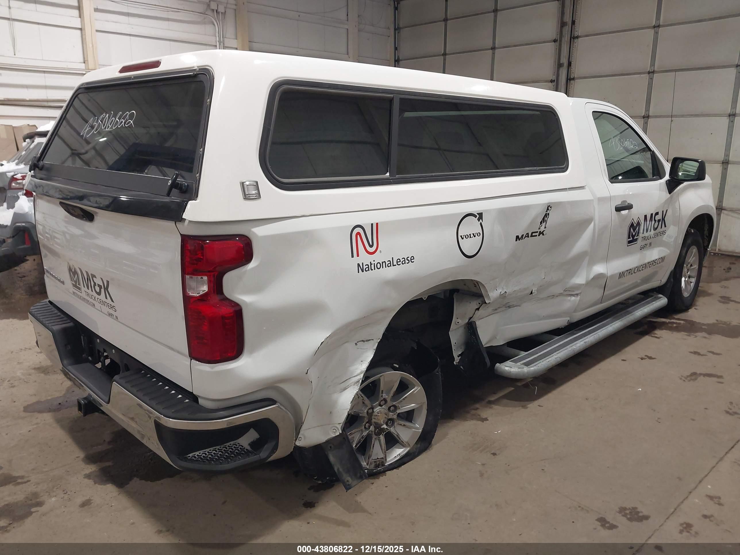 CHEVROLET SILVERADO image 4