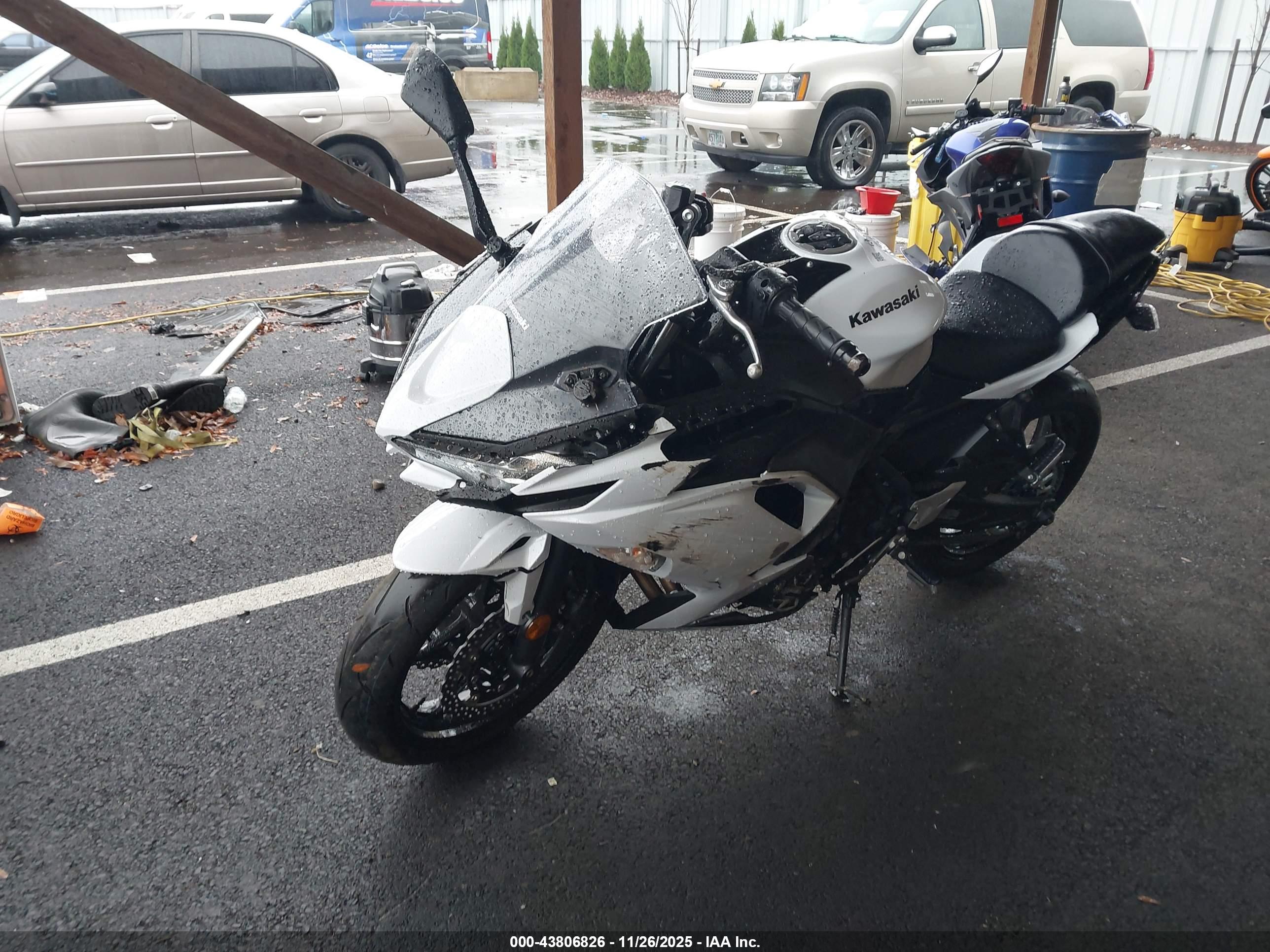 KAWASAKI EX650 image 2
