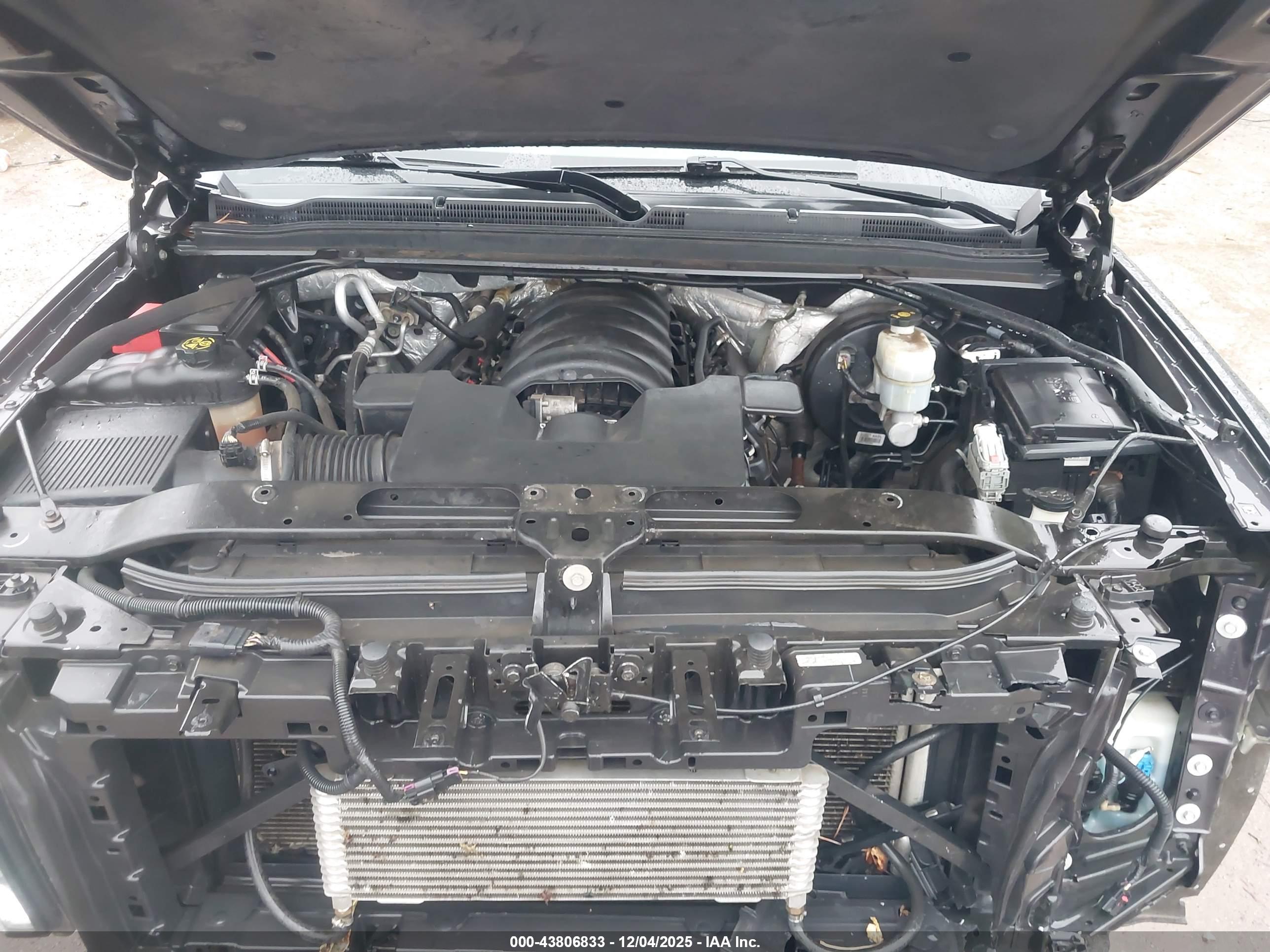 CHEVROLET SUBURBAN image 10