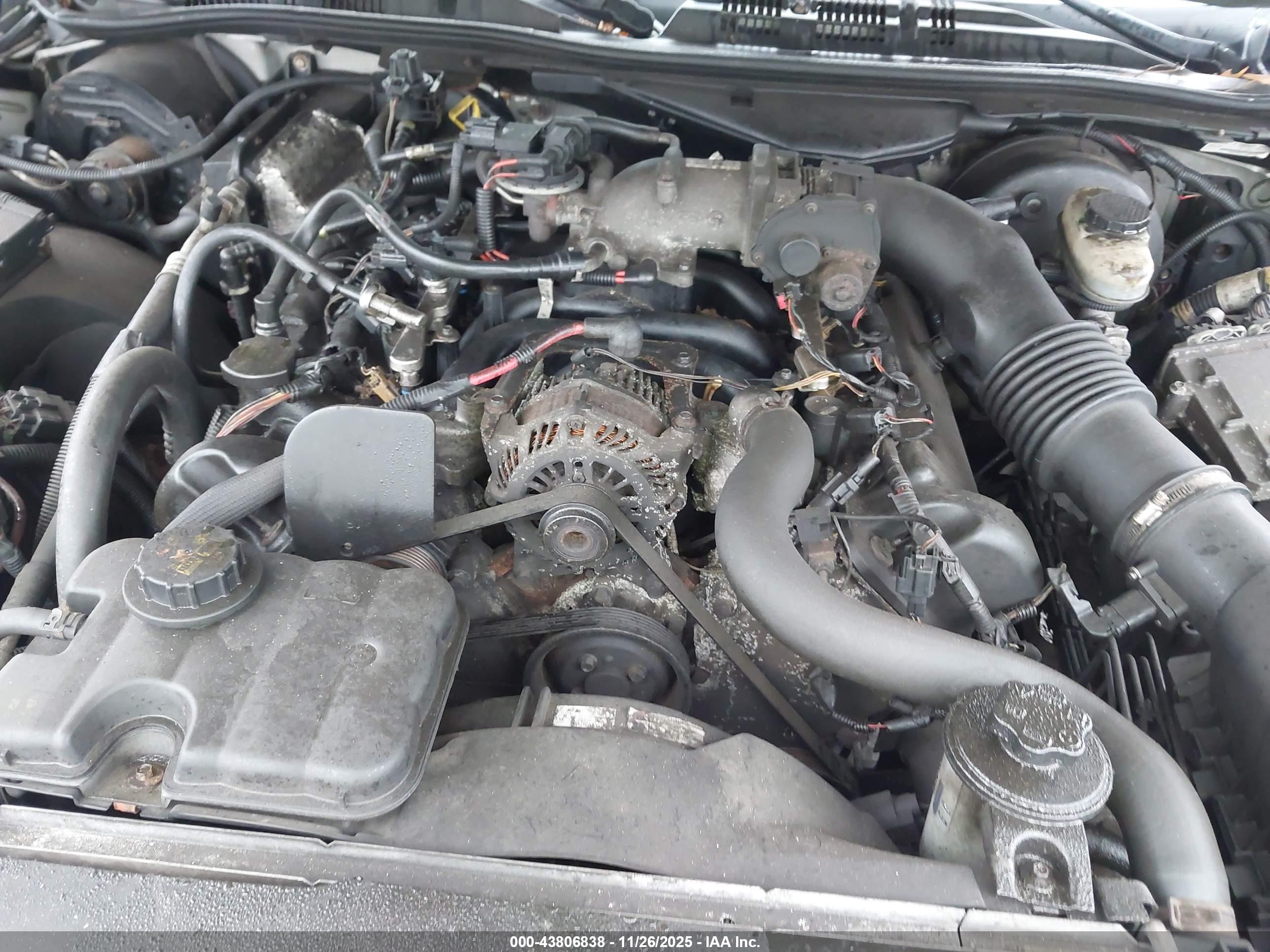 FORD CROWN image 10