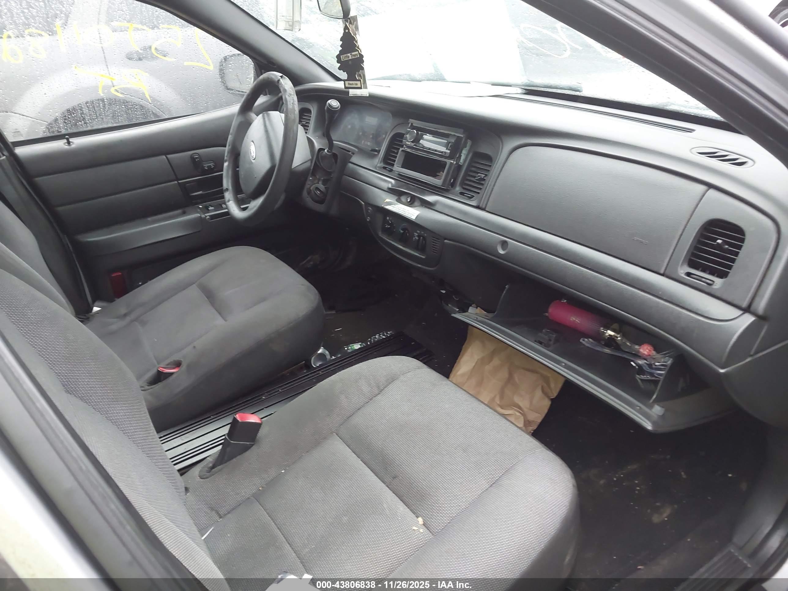 FORD CROWN image 5