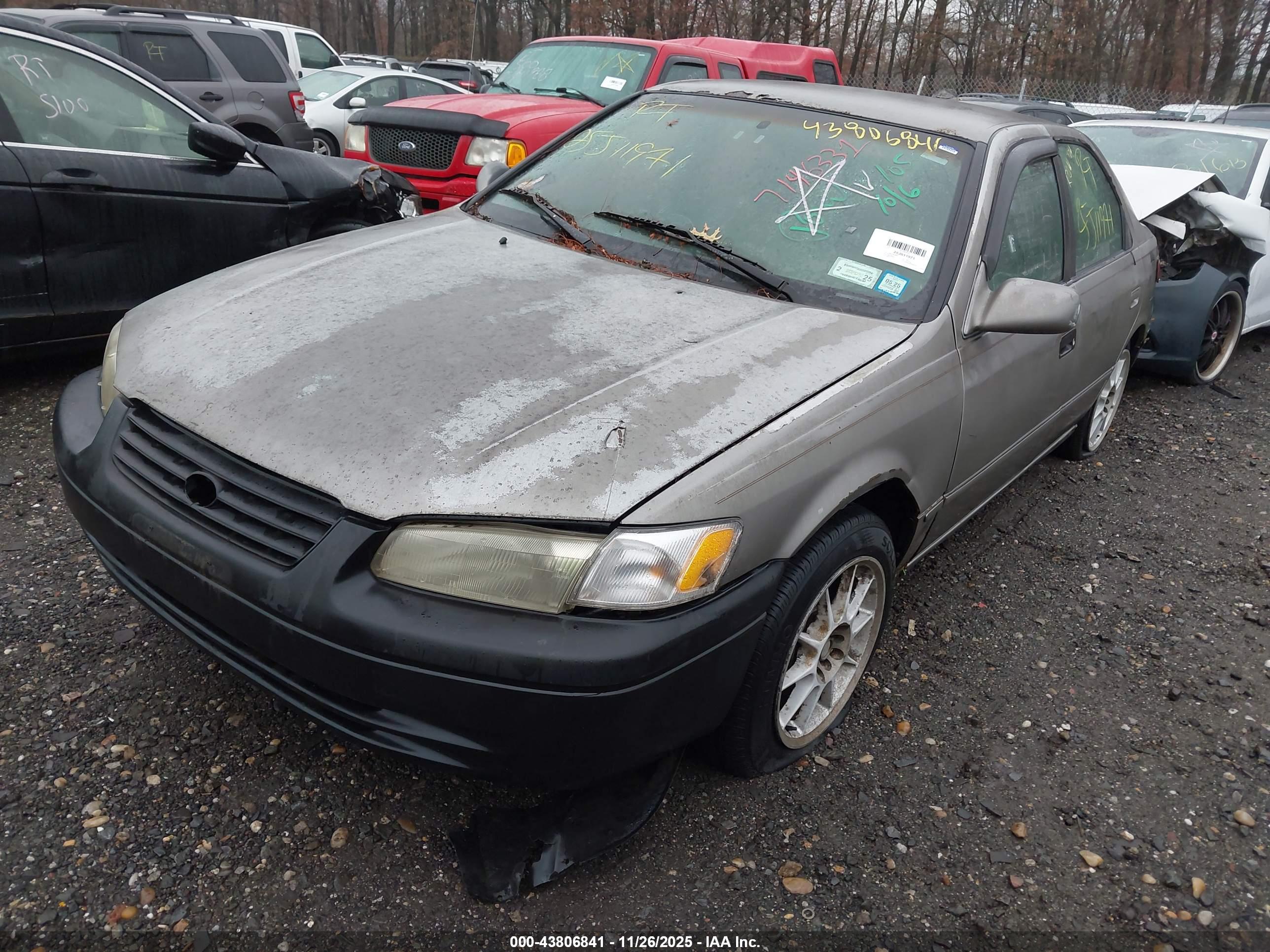 TOYOTA CAMRY image 2