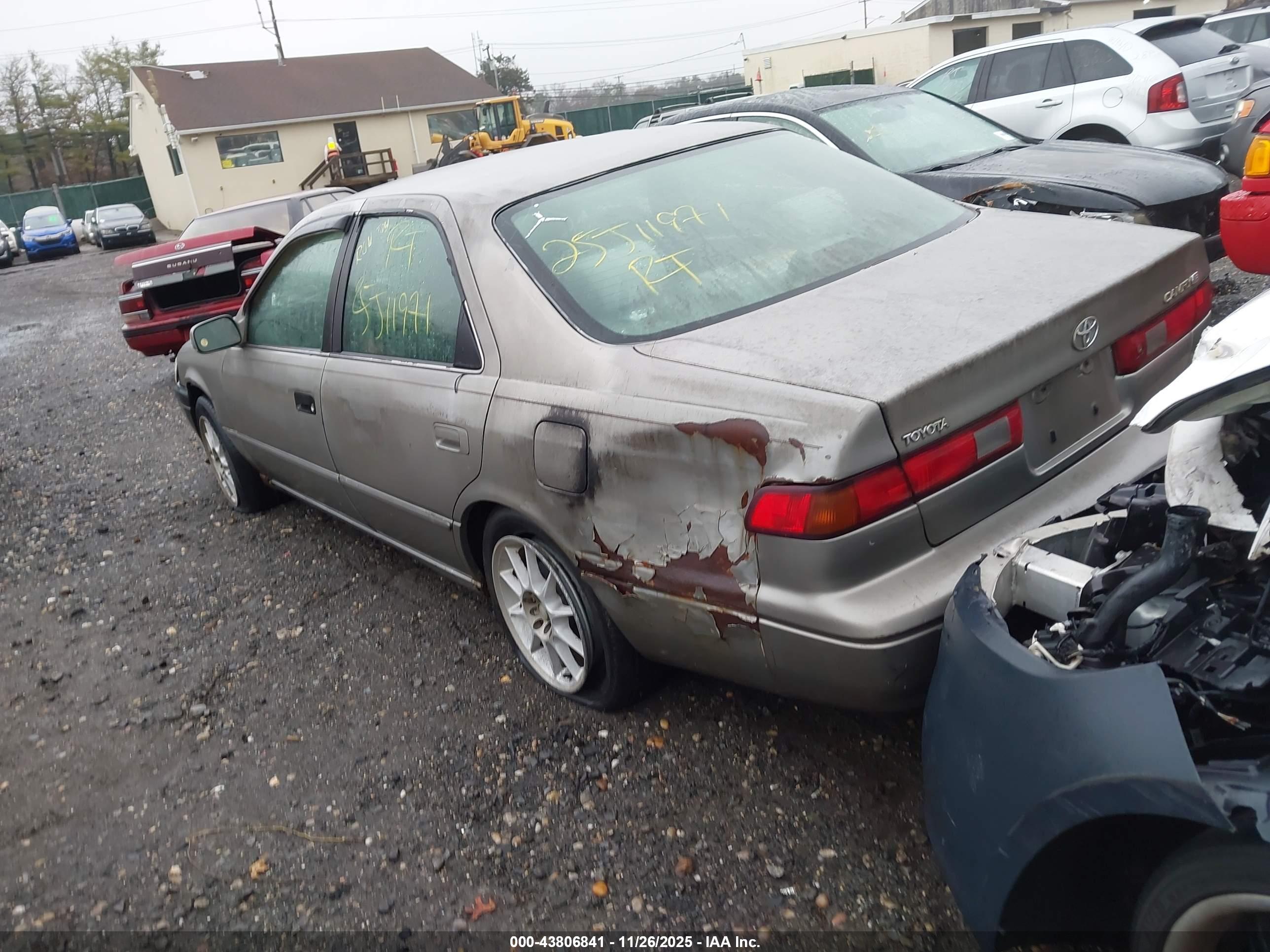 TOYOTA CAMRY image 3