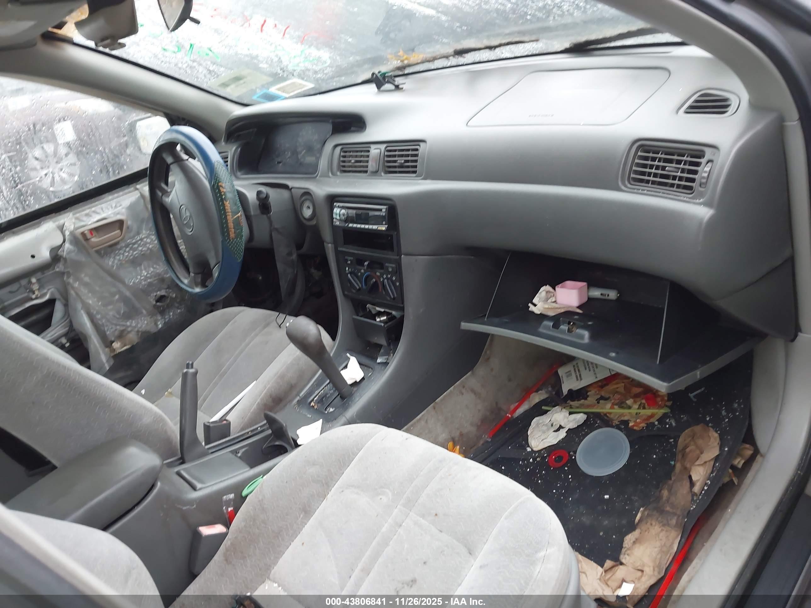 TOYOTA CAMRY image 5
