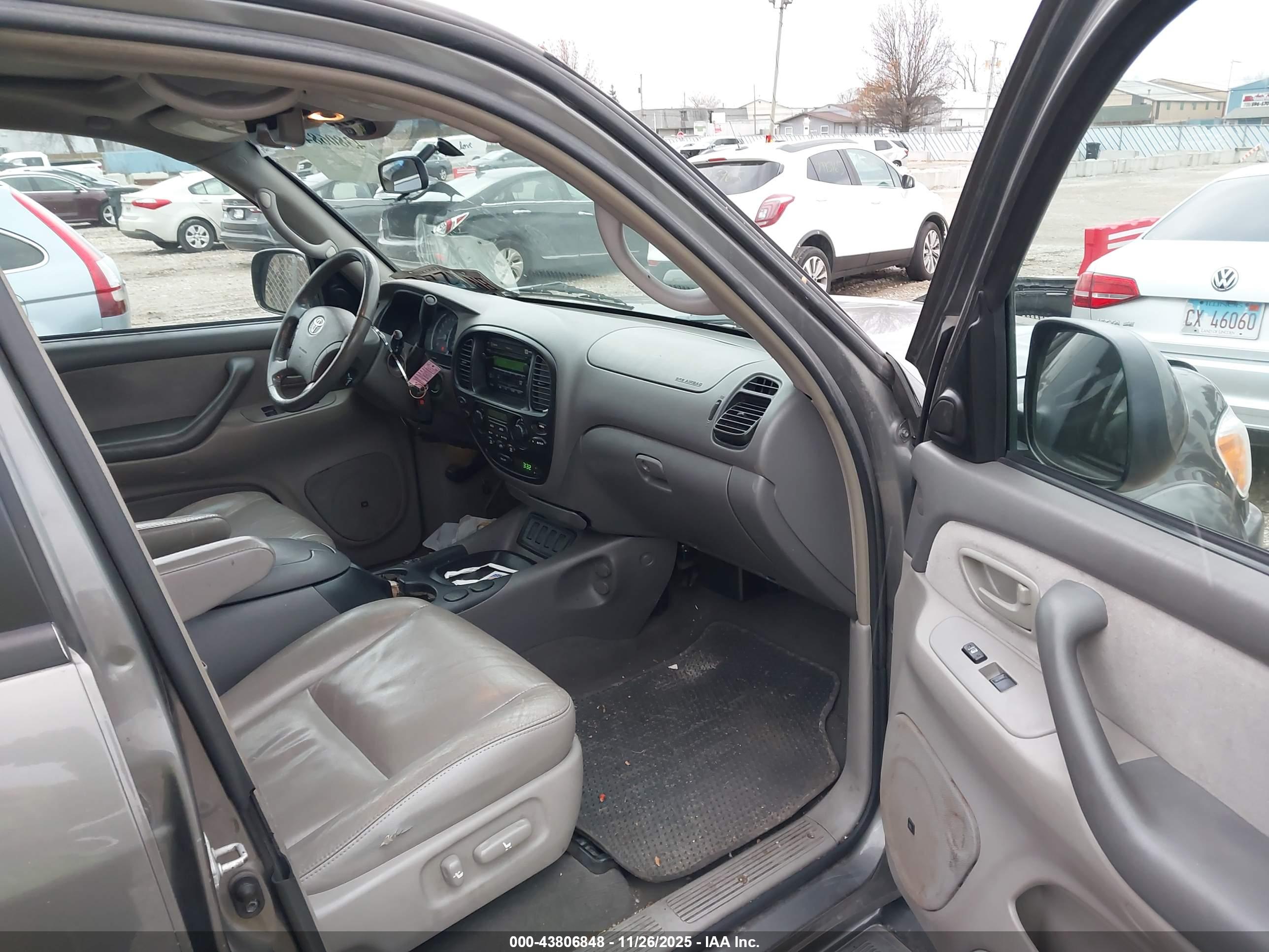 TOYOTA SEQUOIA image 5