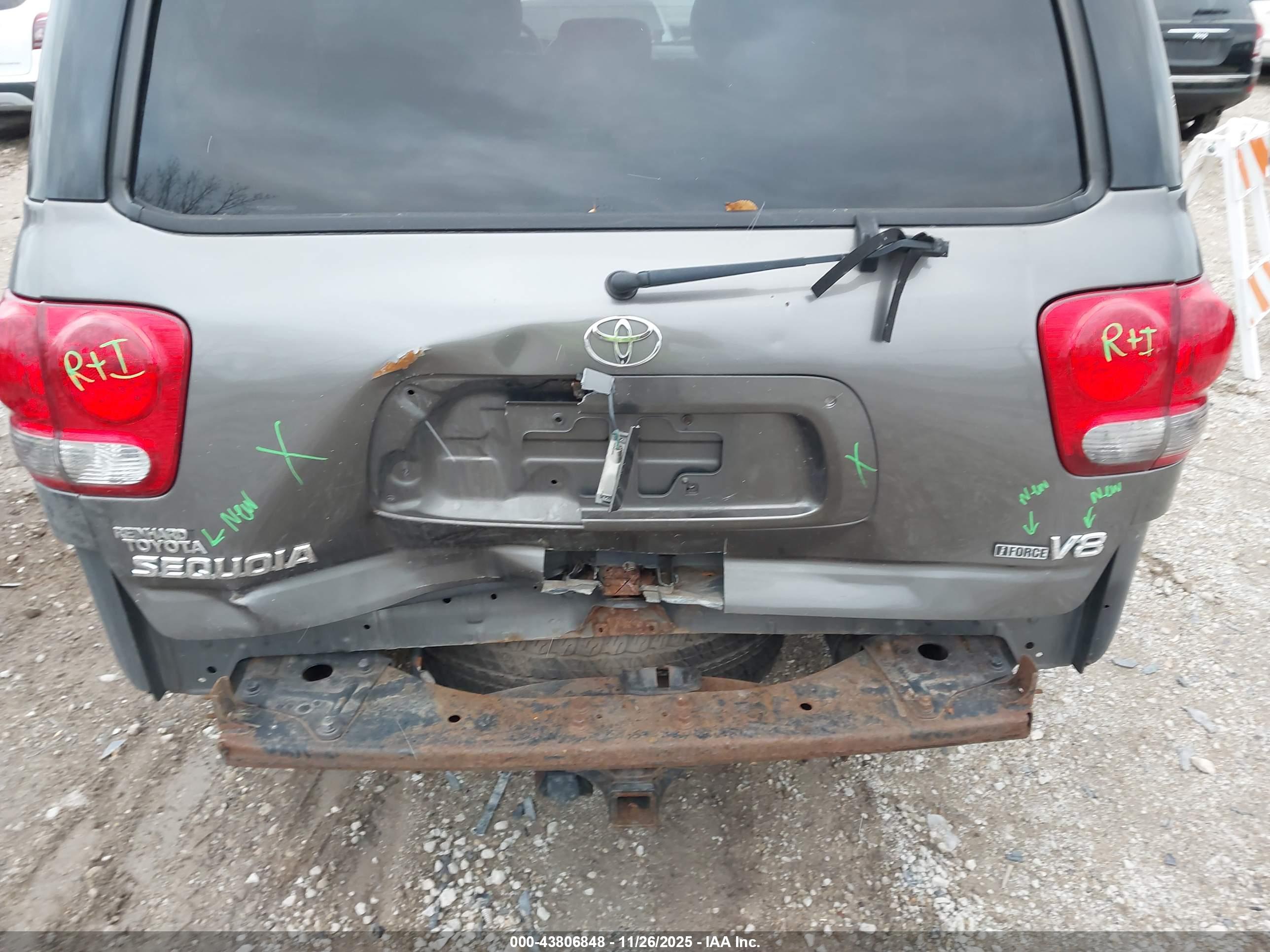 TOYOTA SEQUOIA image 6
