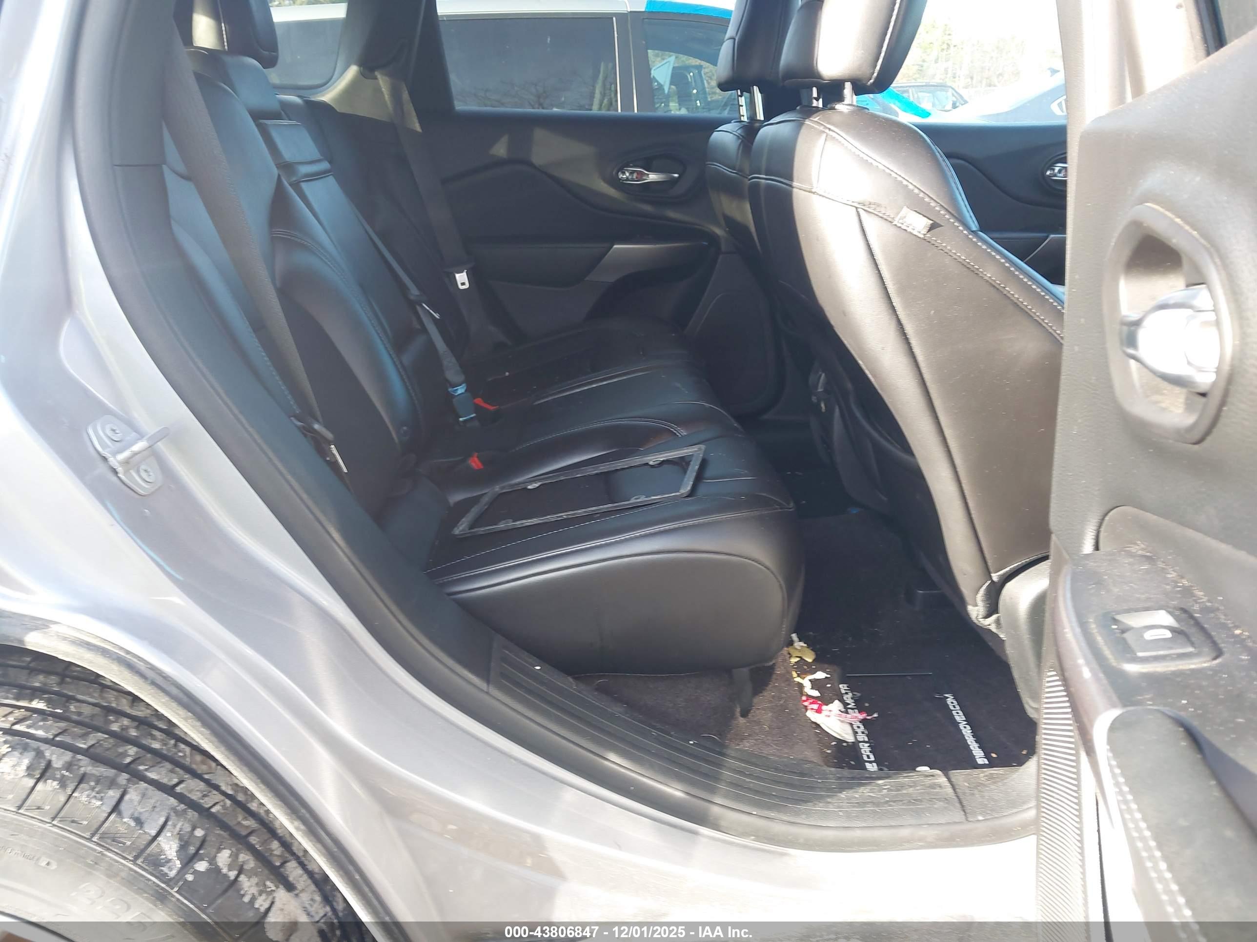 JEEP CHEROKEE image 8
