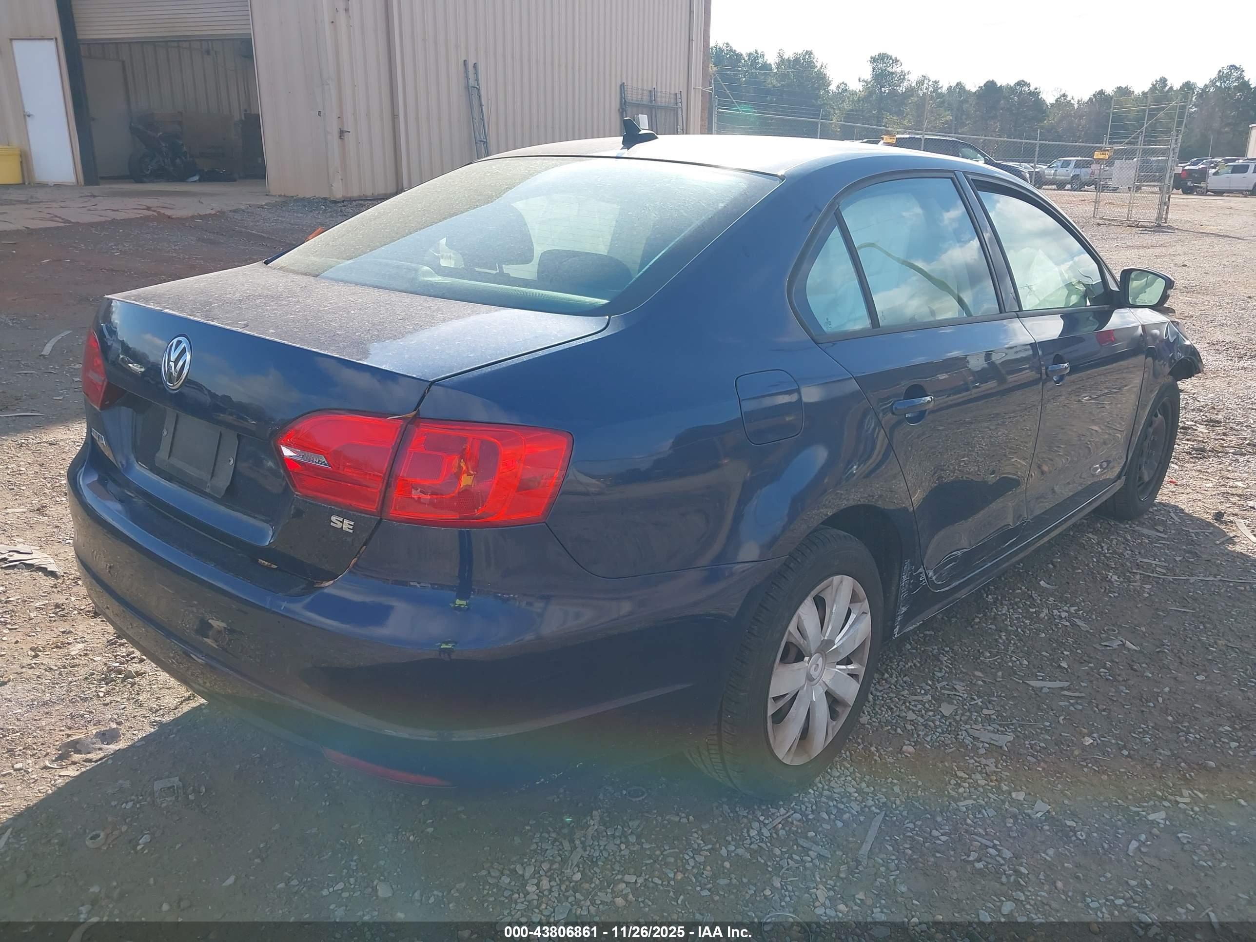VOLKSWAGEN JETTA image 4