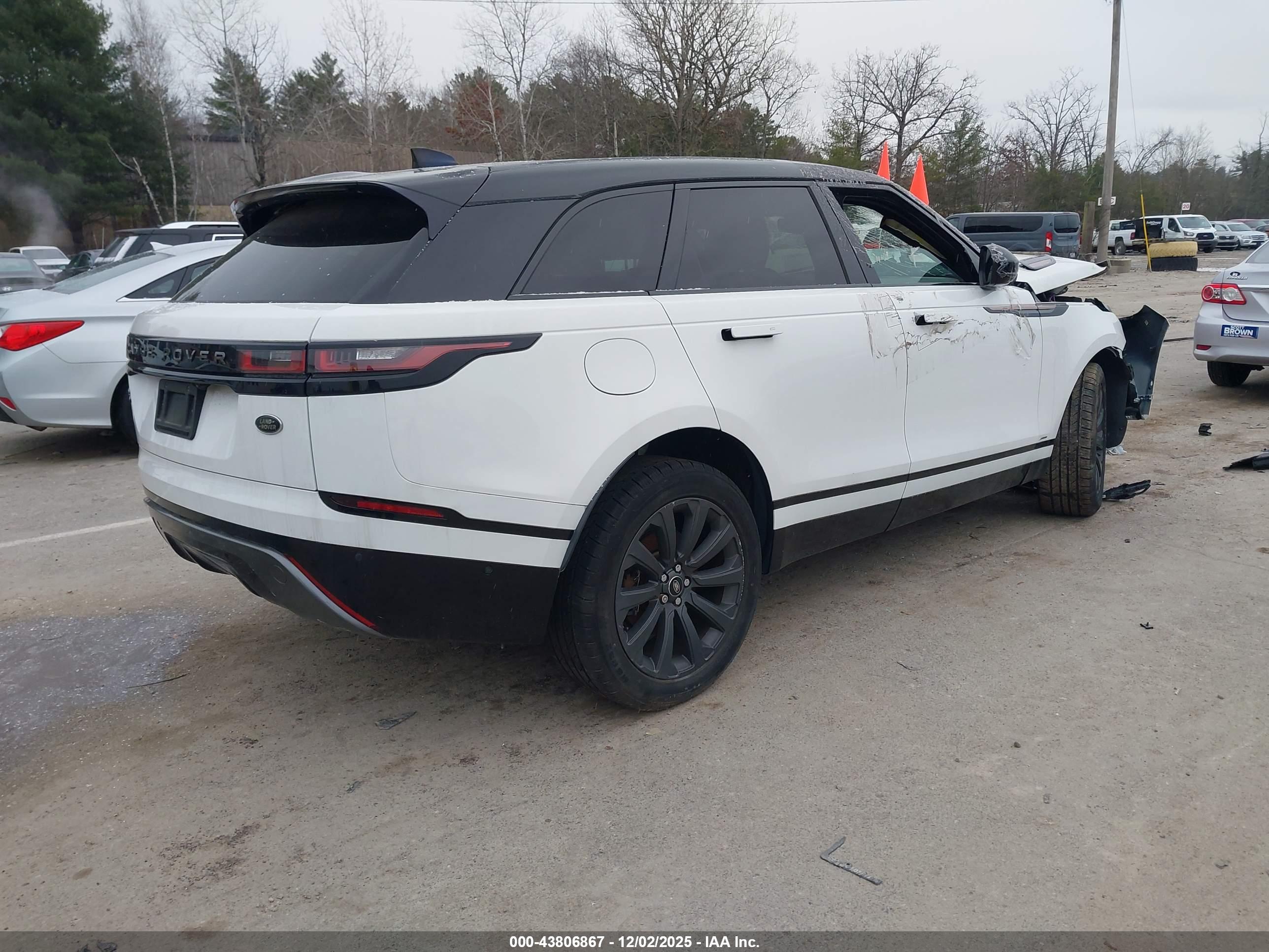 LAND ROVER image 4