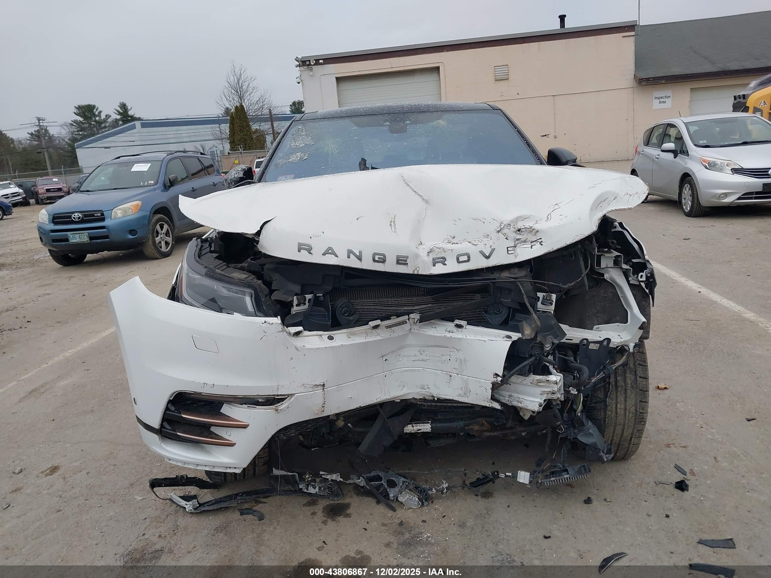 LAND ROVER image 6