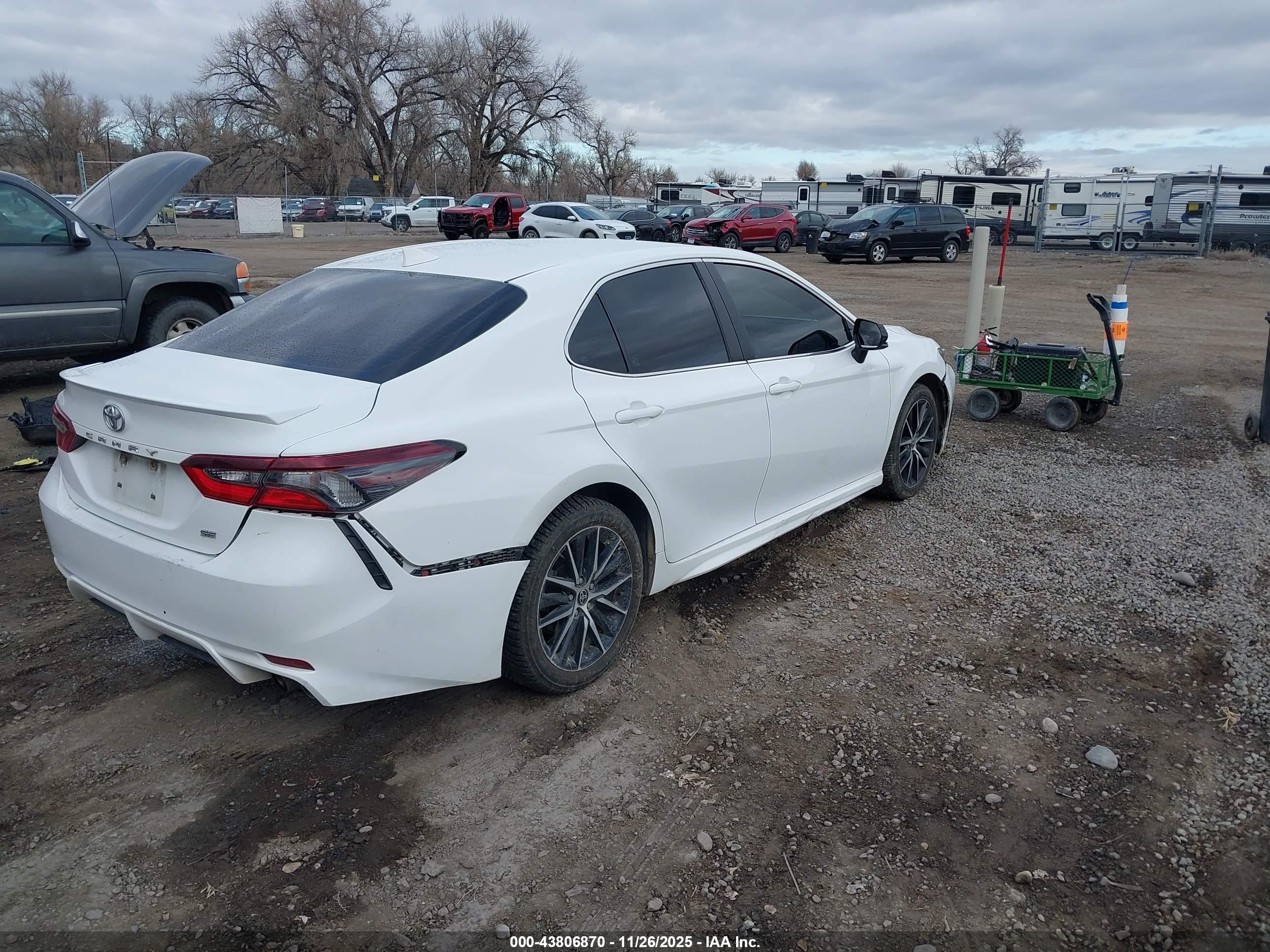 TOYOTA CAMRY image 4