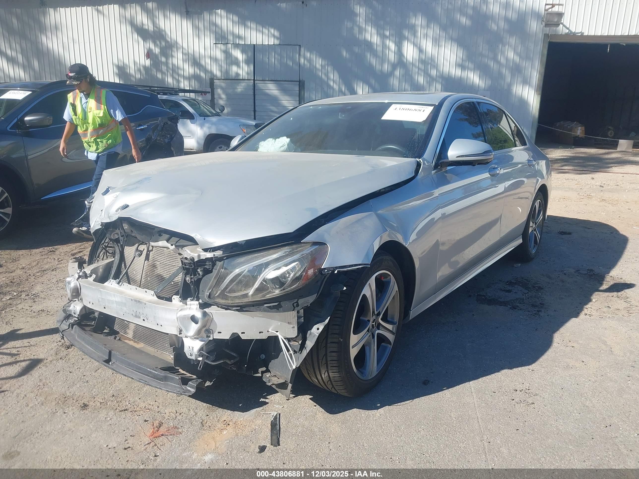 MERCEDES-BENZ E image 2