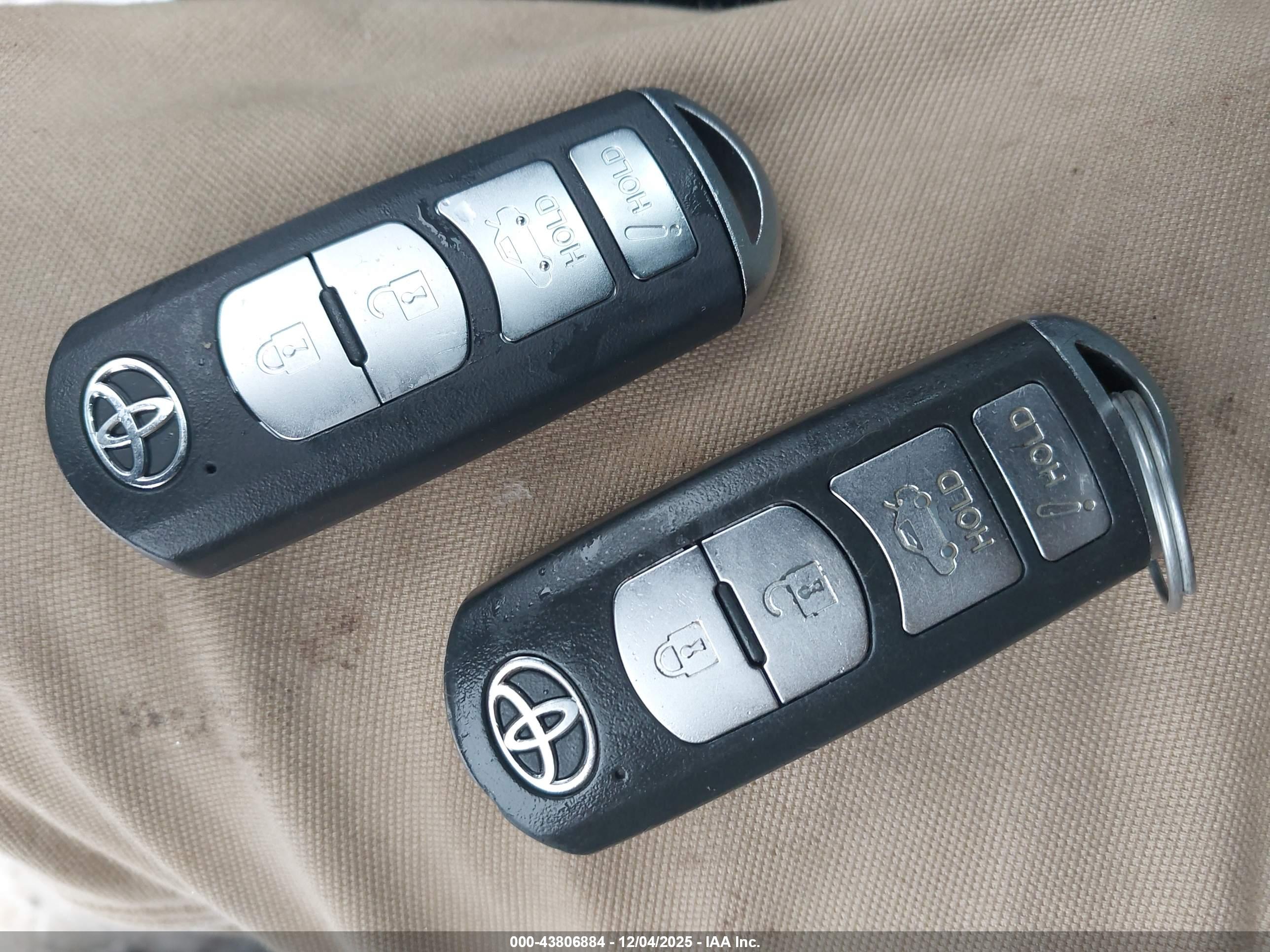 TOYOTA YARIS image 11