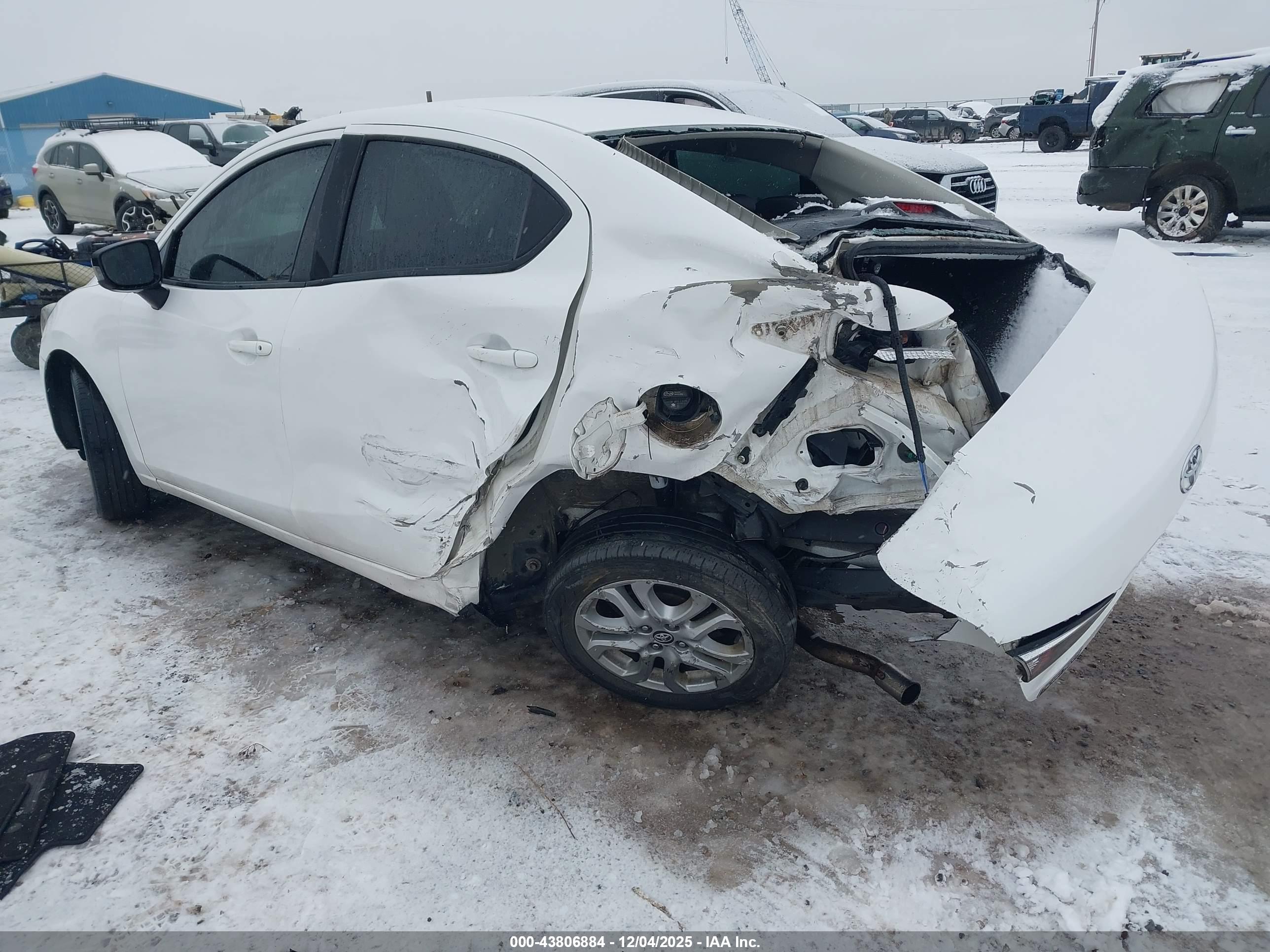 TOYOTA YARIS image 3