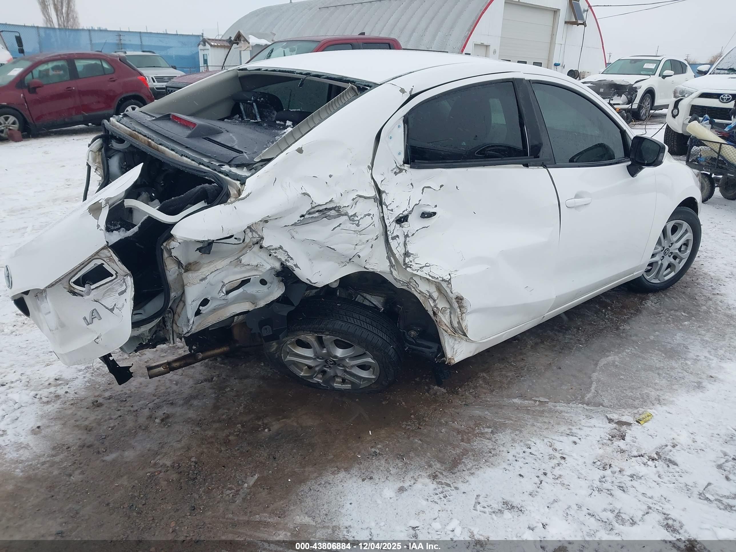 TOYOTA YARIS image 4