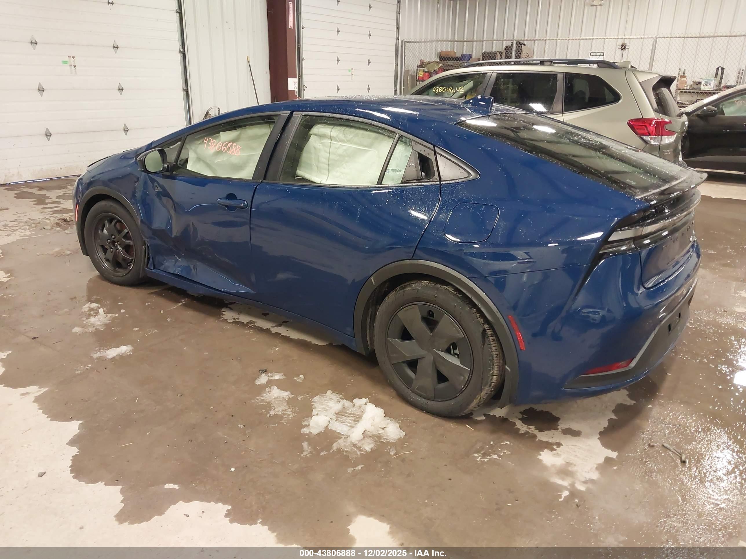 TOYOTA PRIUS image 3